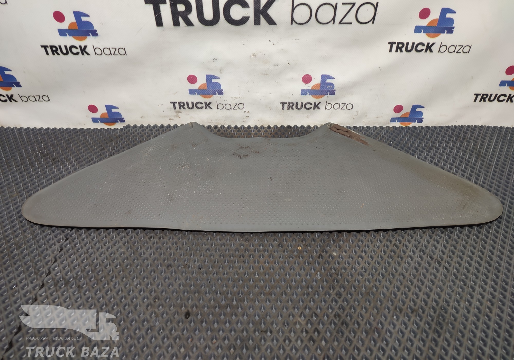 A9406890196 Коврик на торпедо для Mercedes-Benz Axor I (с 2001 по 2004)