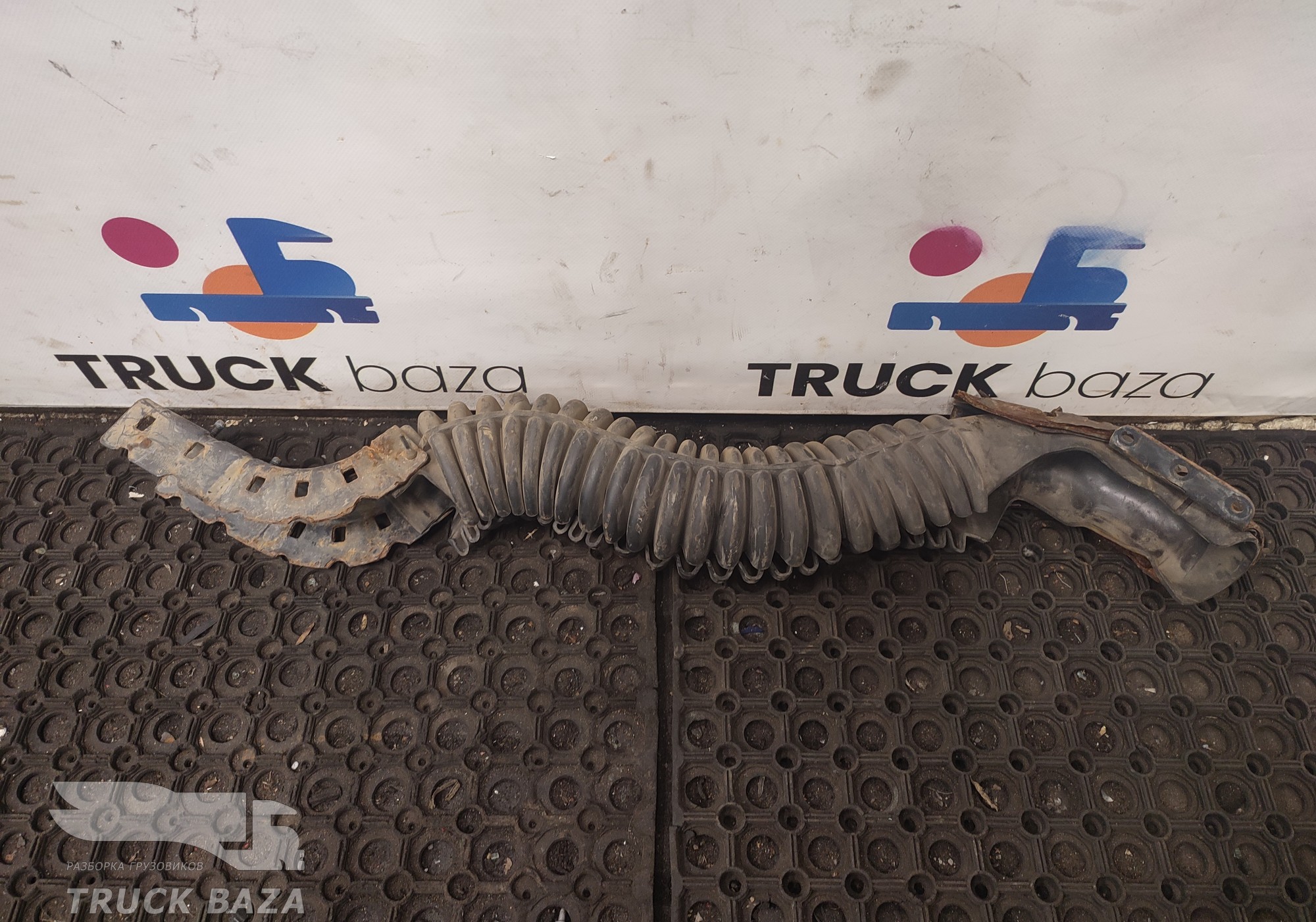 1895051 Гофра электропроводки