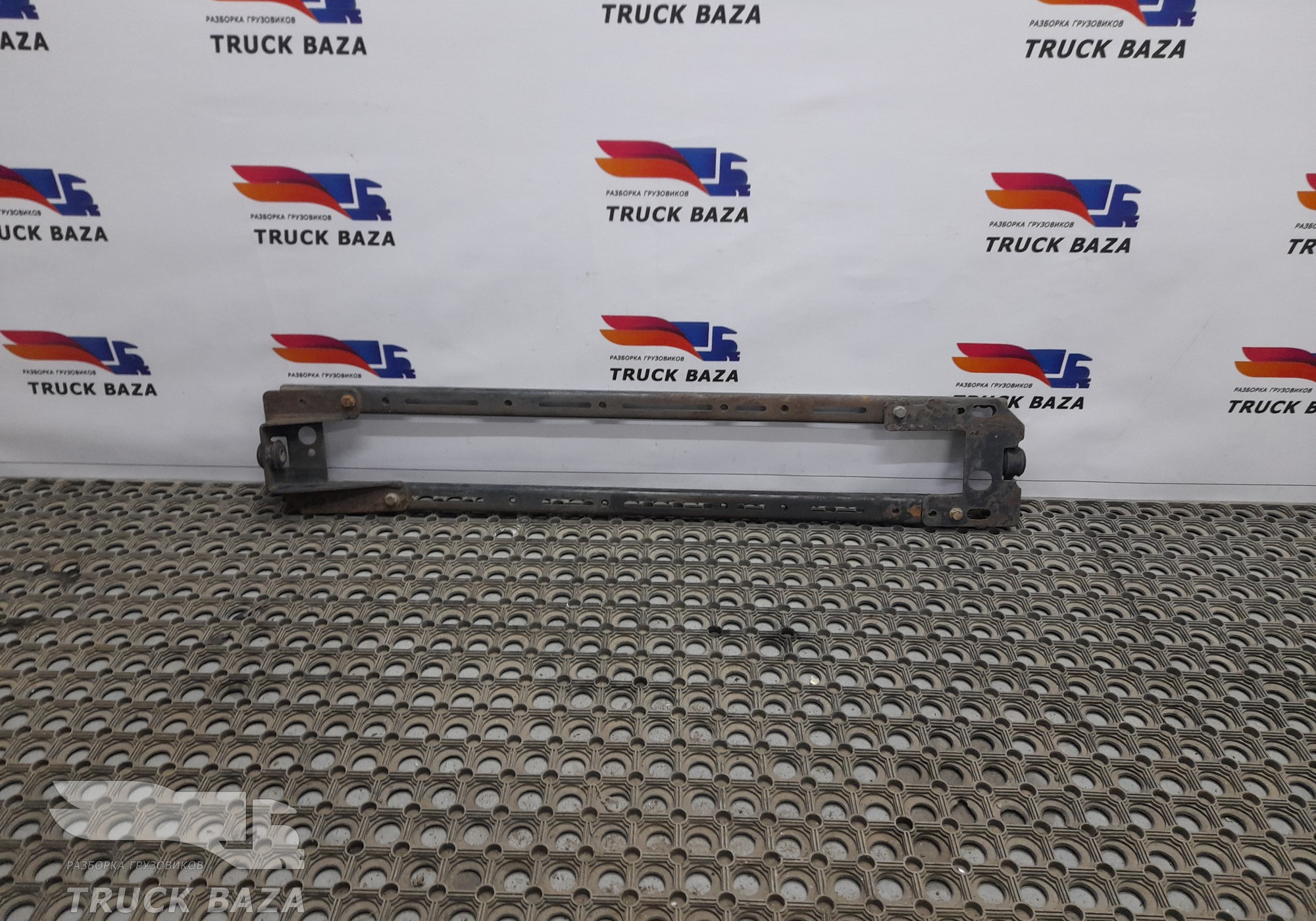 2093497 Кронштейн радиатора для Scania