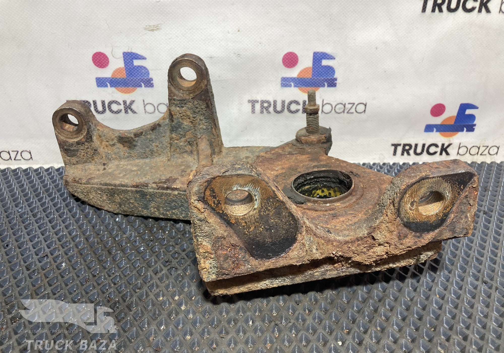 2026649 Кронштейн энергоаккумулятора правого