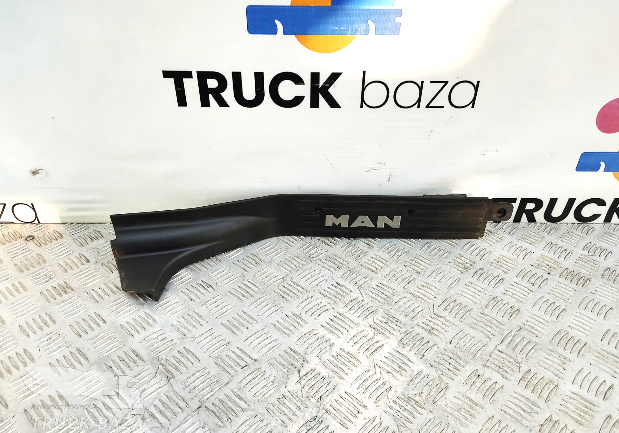 81615100791 Накладка порога левого для Man