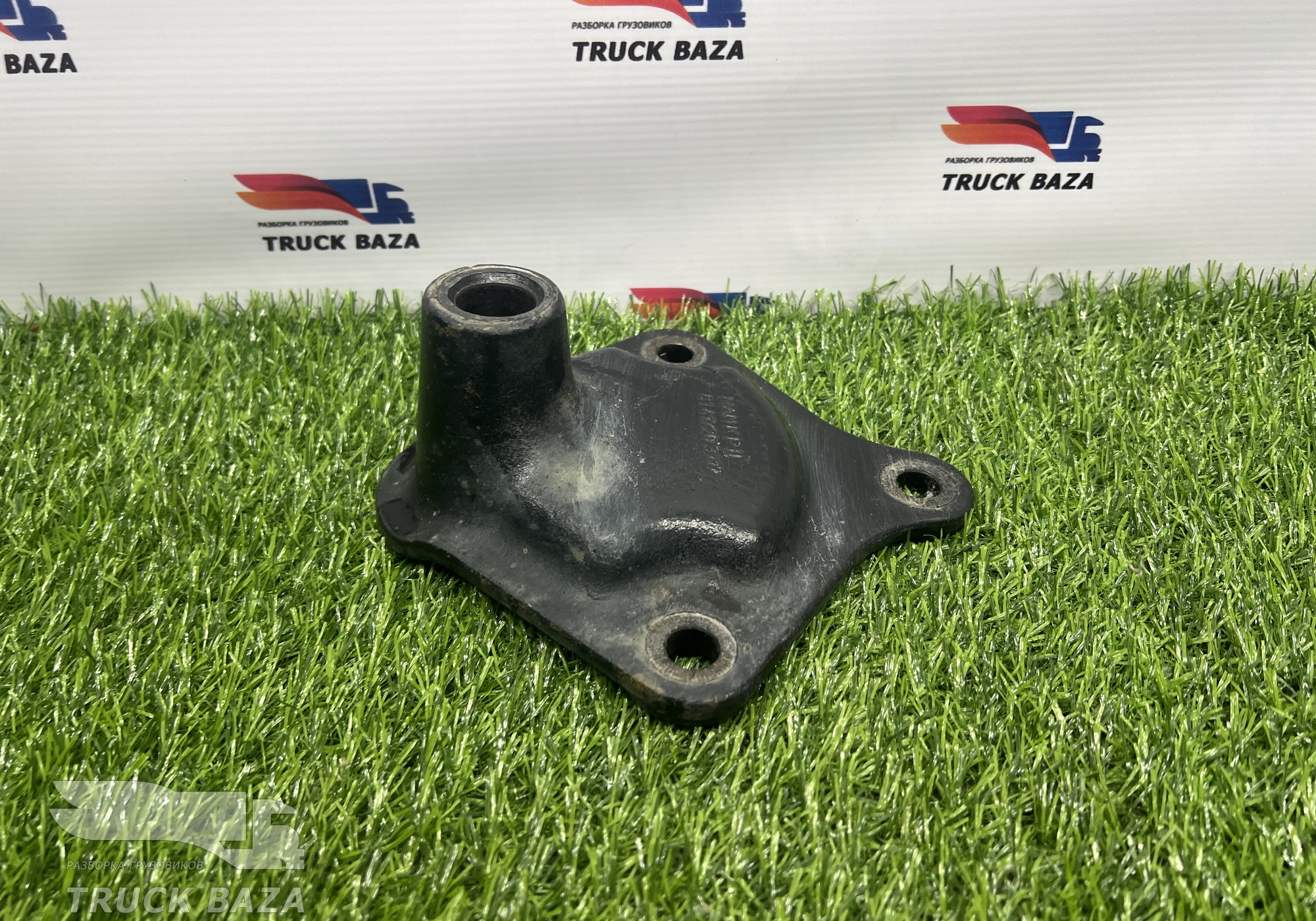 81417203117 Кронштейн цилиндра подъема кабины