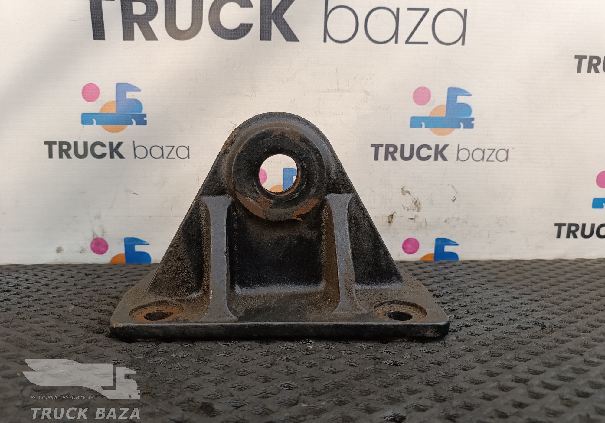 DZ9118470606 Кронштейн гидроцилиндра для Shacman X3000 (с 2014)