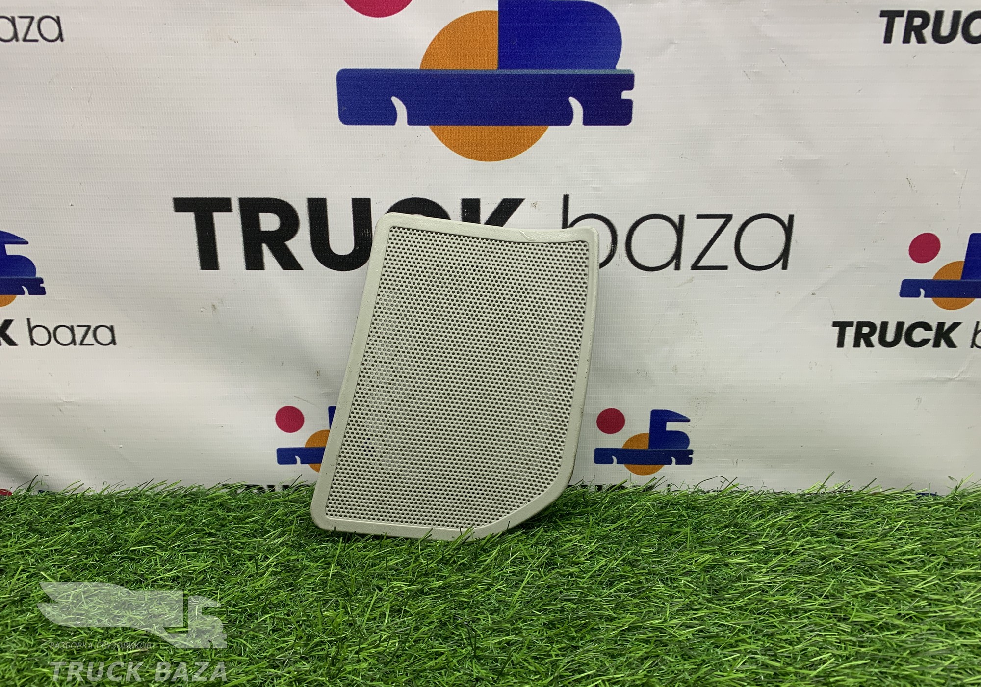 504169390 Решетка динамика правая для Iveco Stralis