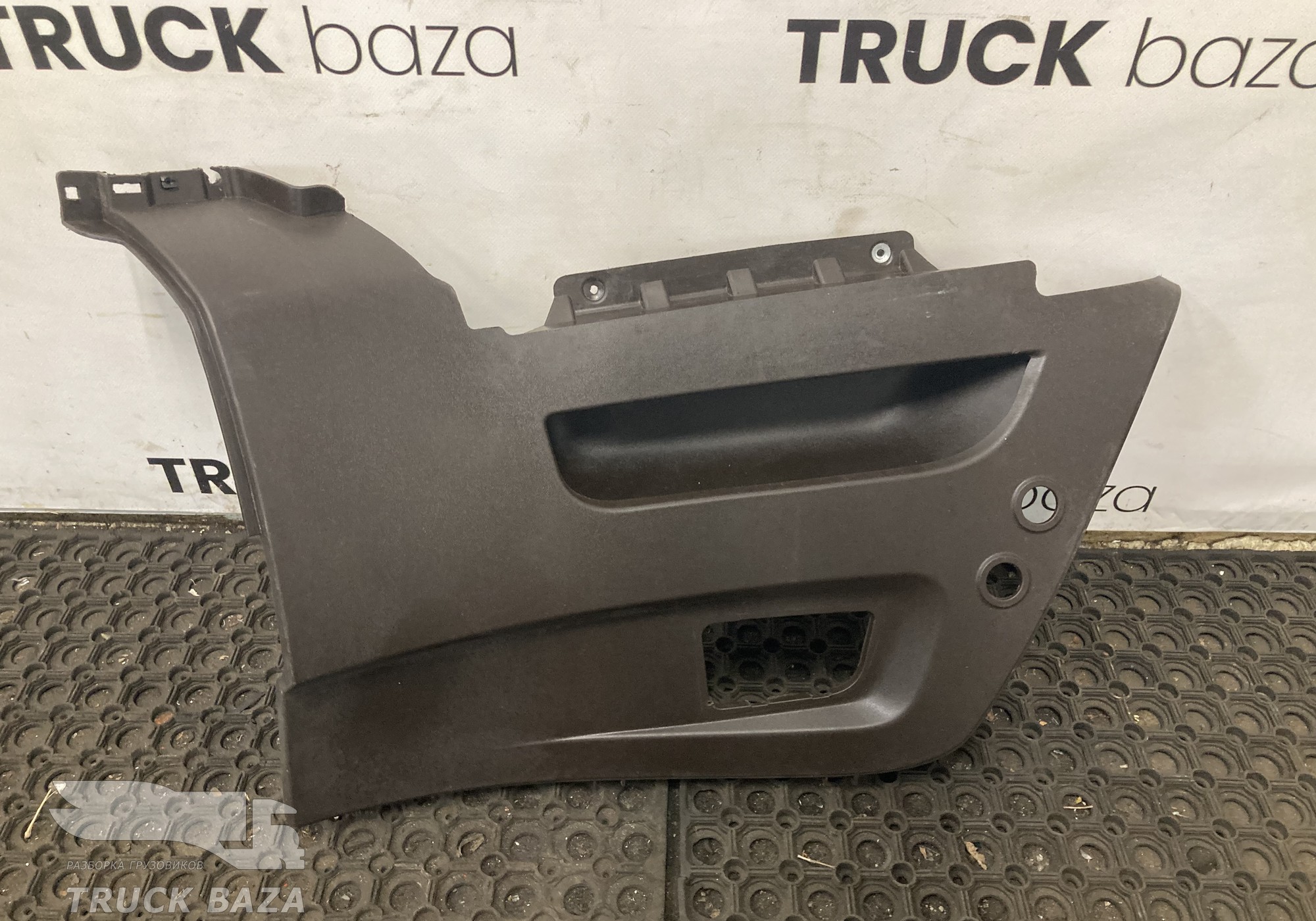 652065325066 Накладка на торпедо для КАМАЗ 54901