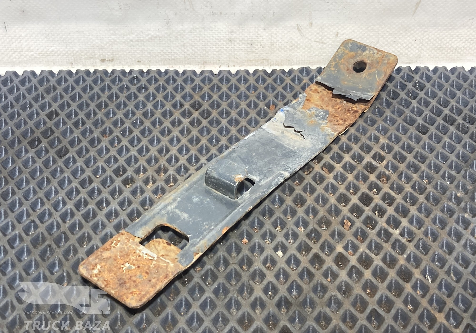 1383520 Кронштейн крыла заднего