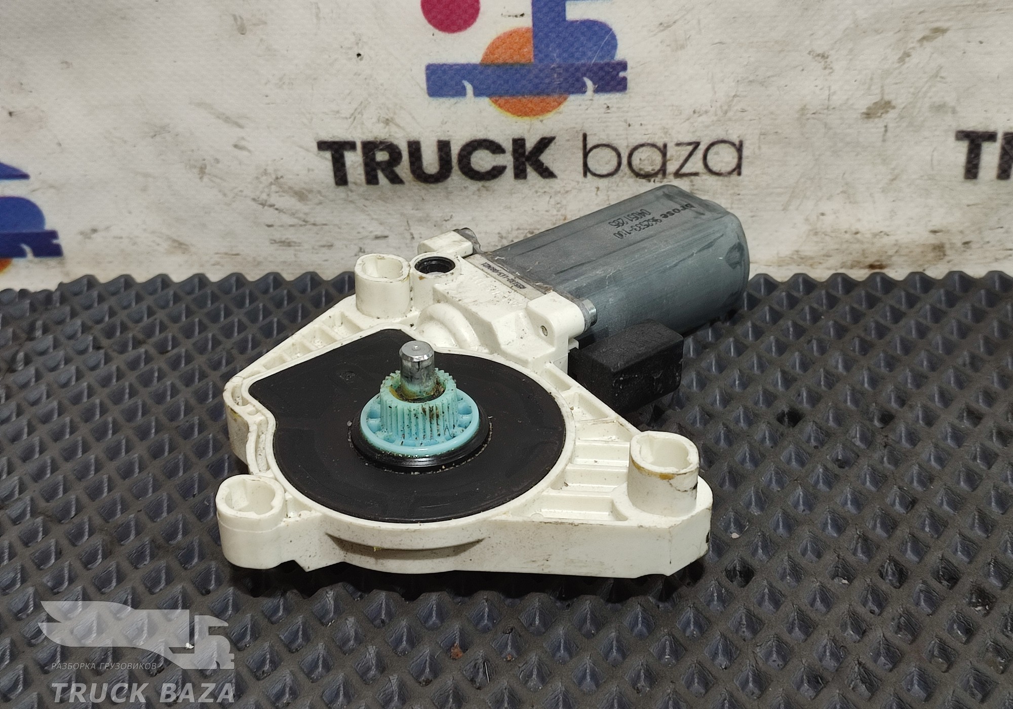 55383110 Моторчик стеклоподъемника правый