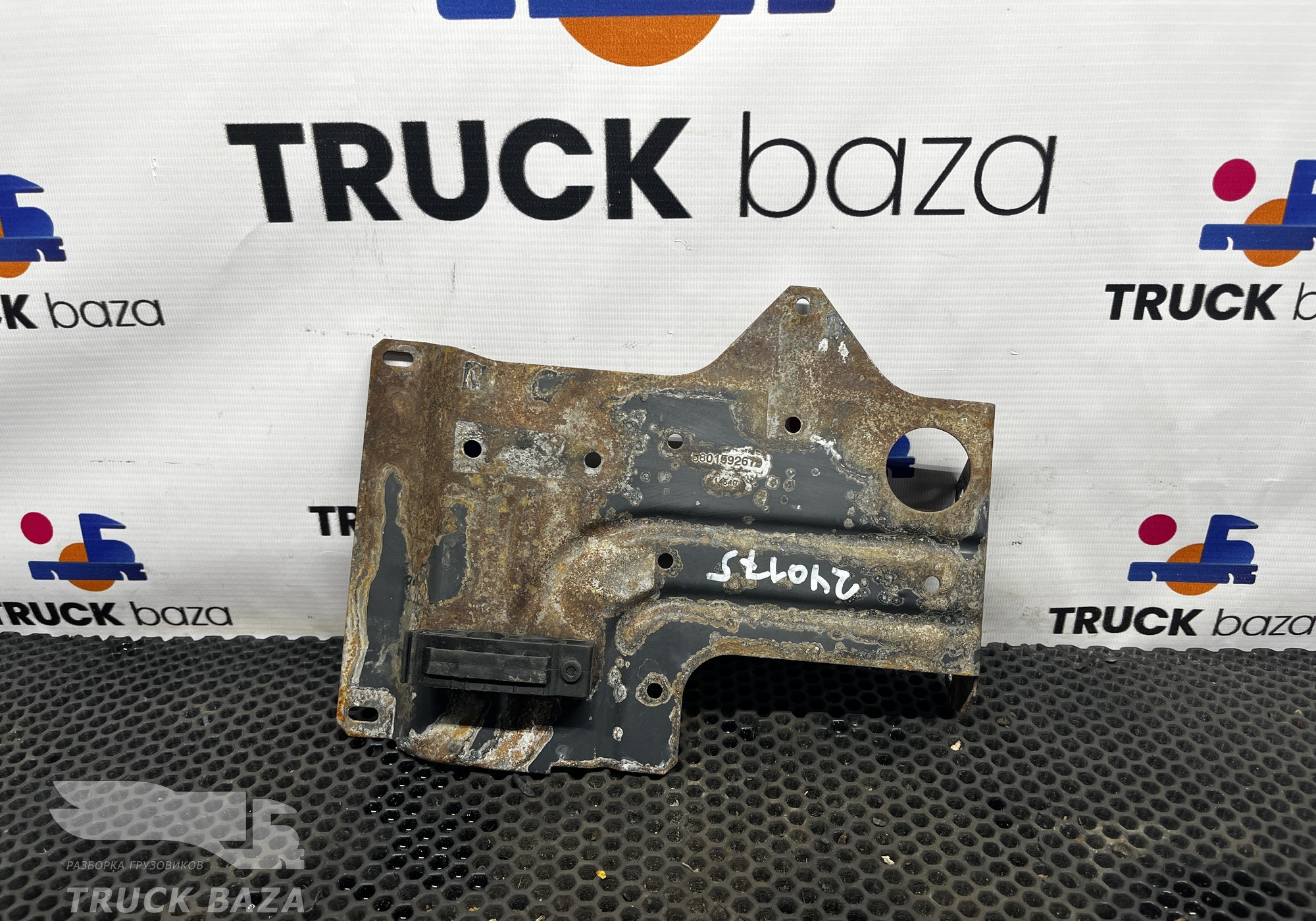 5801592679 Экран защитный компрессора для Iveco Stralis II Hi-Way (с 2012)
