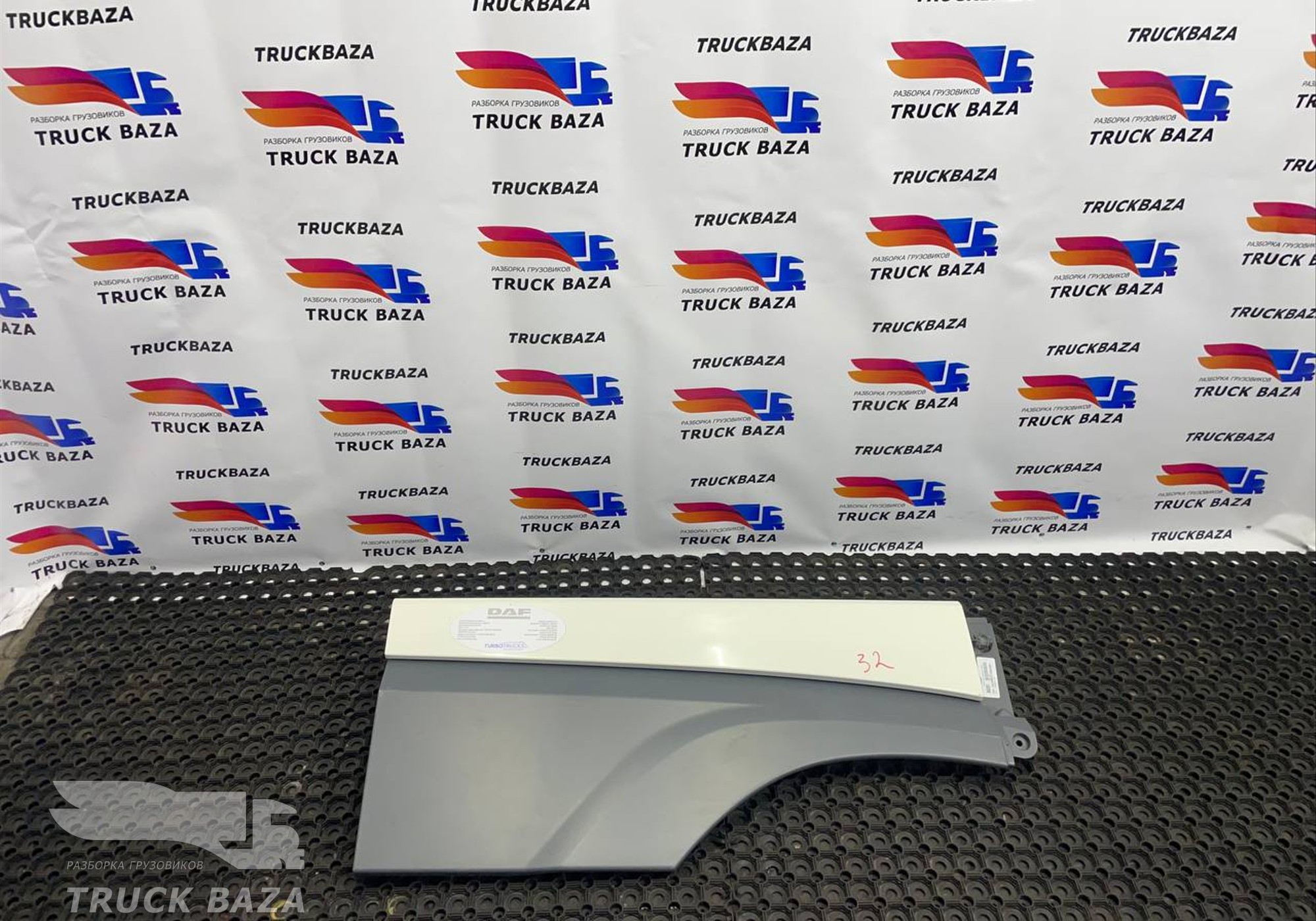 1835028 Продолжение крыла правого для Daf XF106 (с 2012)