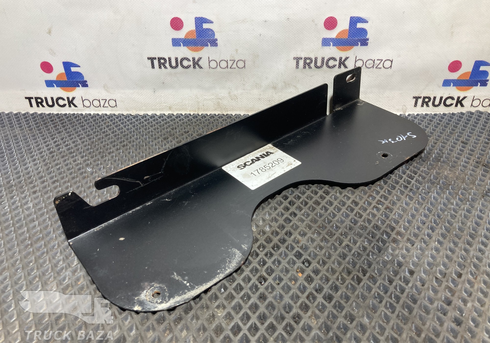 1785209 Кронштейн холодильника левый для Scania 5-series G (с 2004 по 2016)