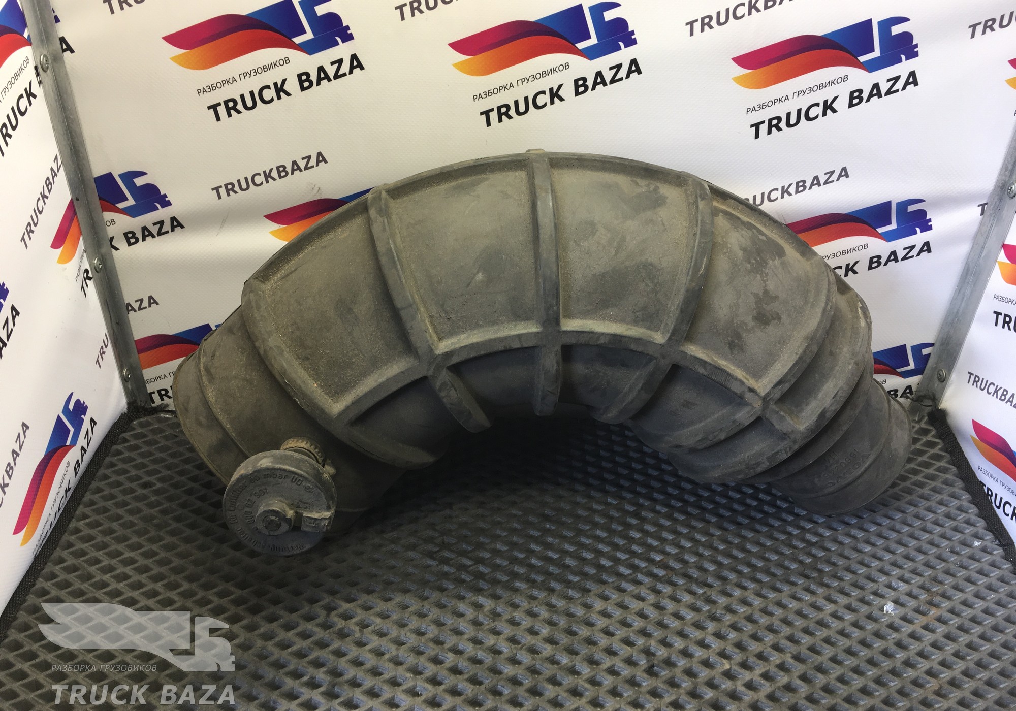 1660346 Патрубок воздушного фильтра для Volvo F
