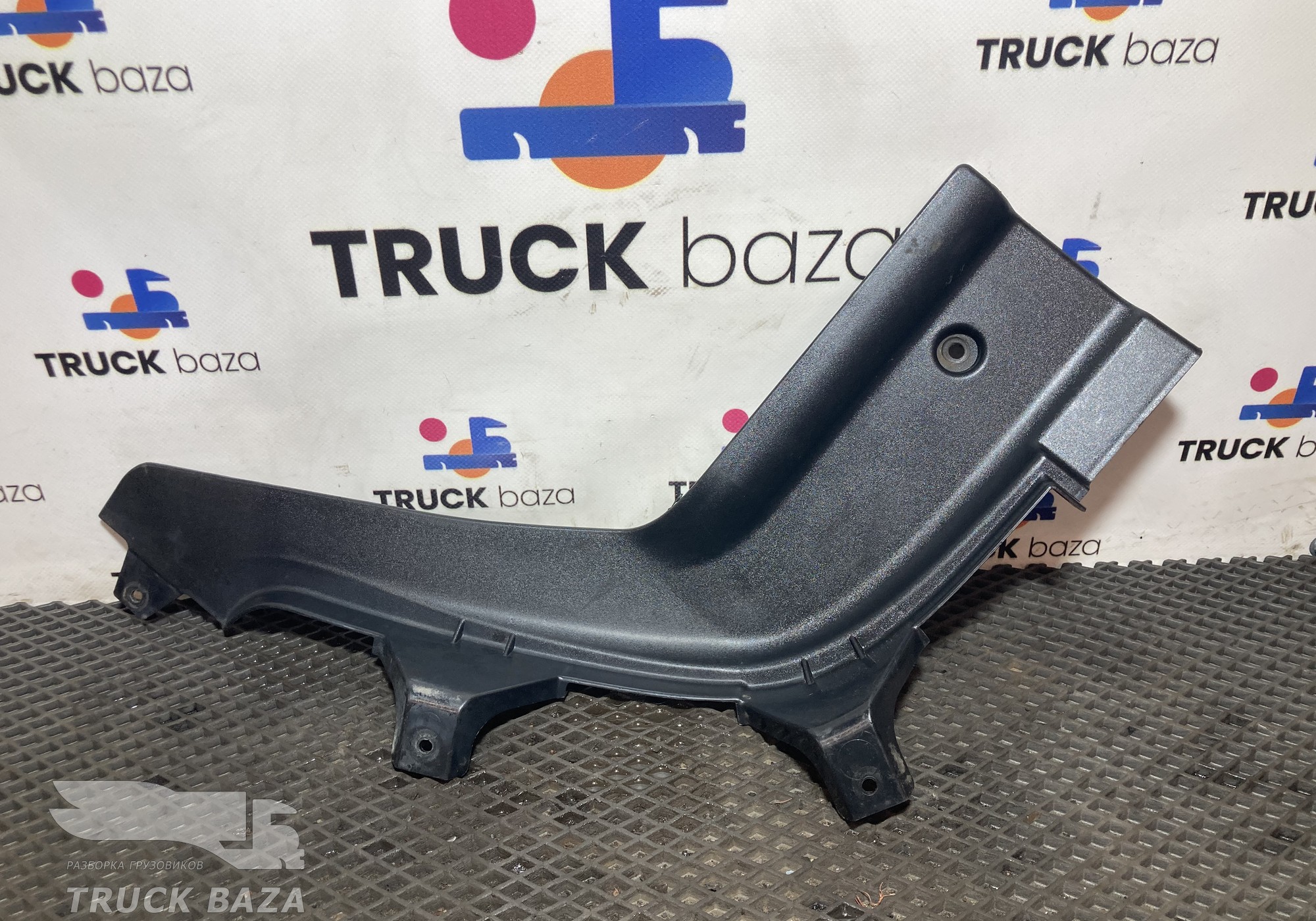 9438841174 Накладка бампера правая для Mercedes-Benz Actros MP3 (с 2008)