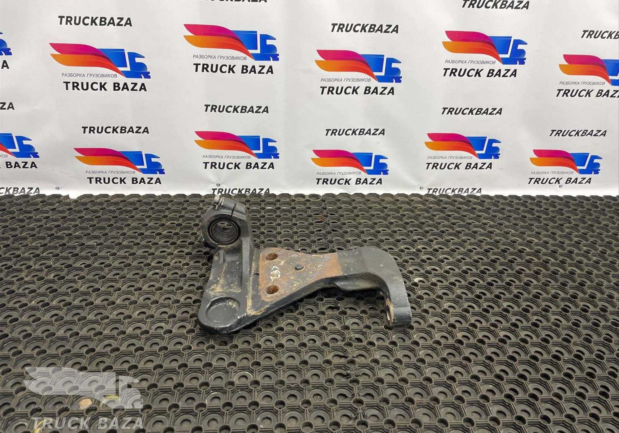 65952905534 Кронштейн амортизатора нижний правый для КАМАЗ 54901