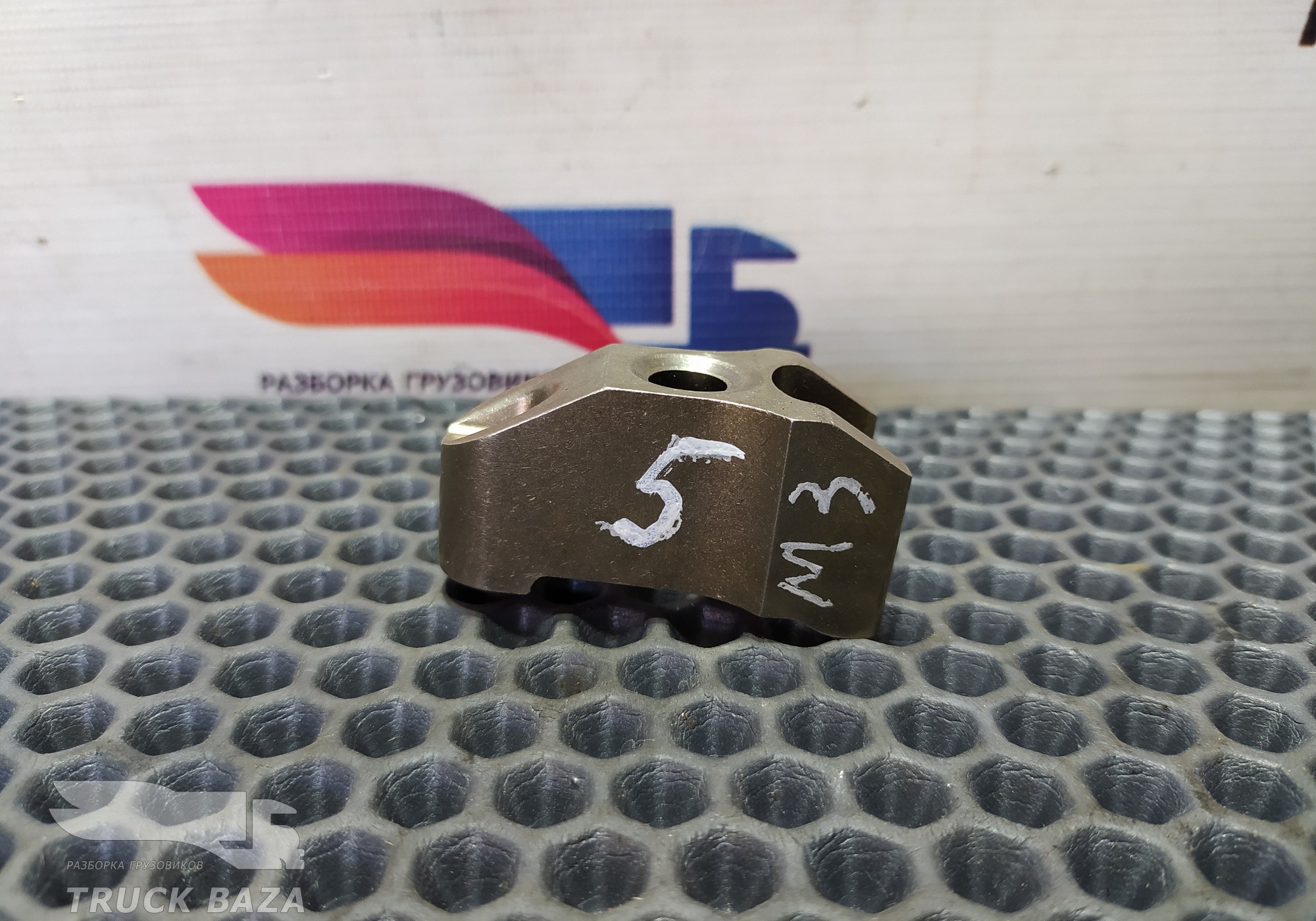 51101040036 Кронштейн форсунки топливной для Man F2000 II Evolution / FE (с 1998 по 2001)