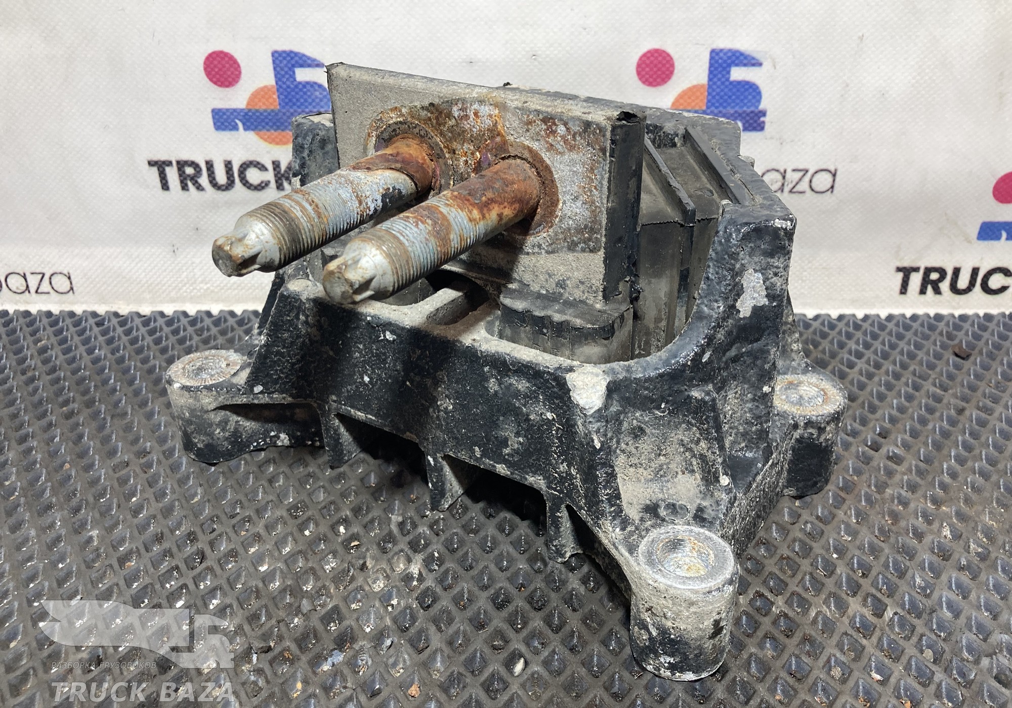 81962100597 Подушка двигателя задняя