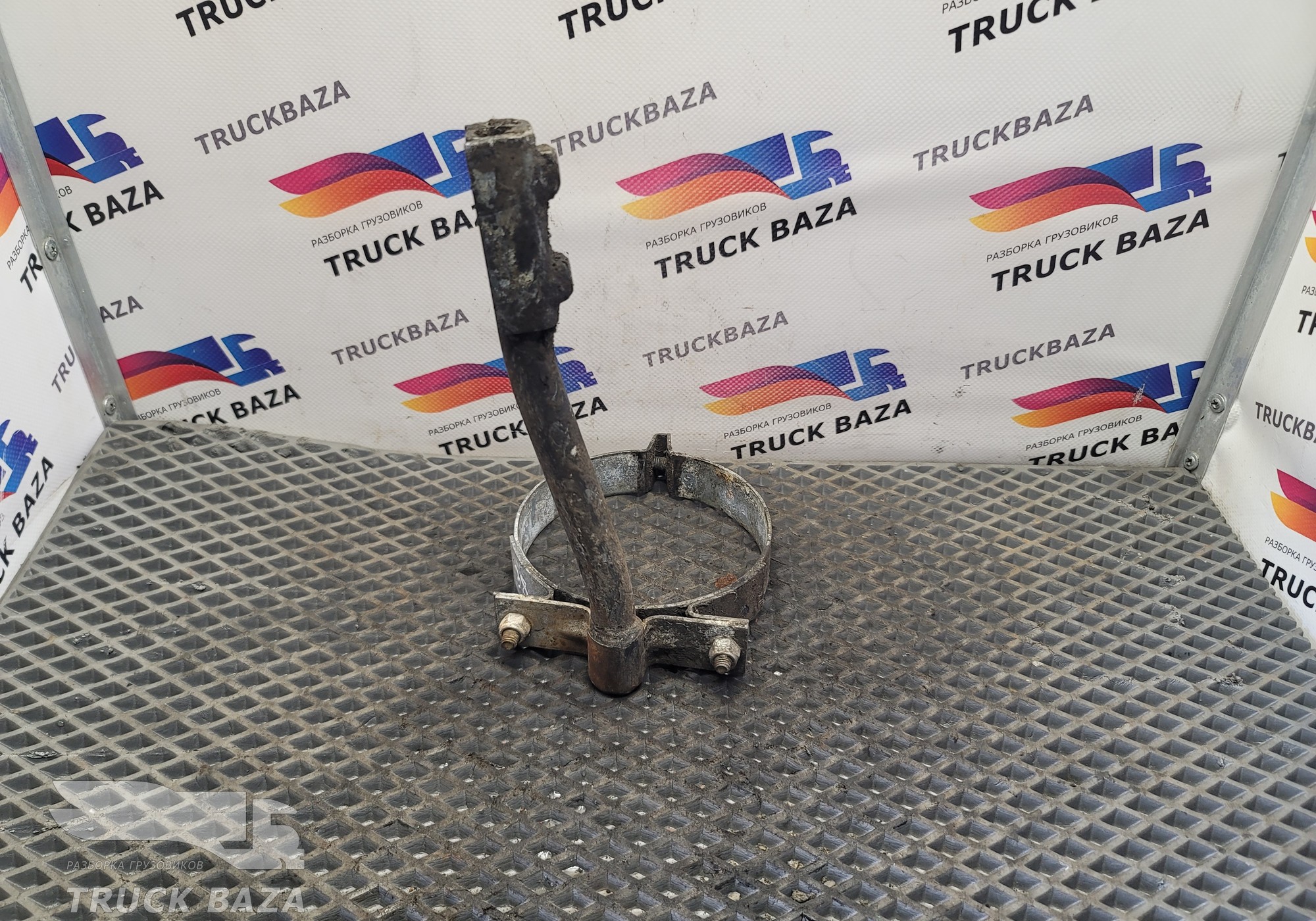 371182 Кронштейн бачка ГУРа для Scania 3-series P (с 1988 по 1997)