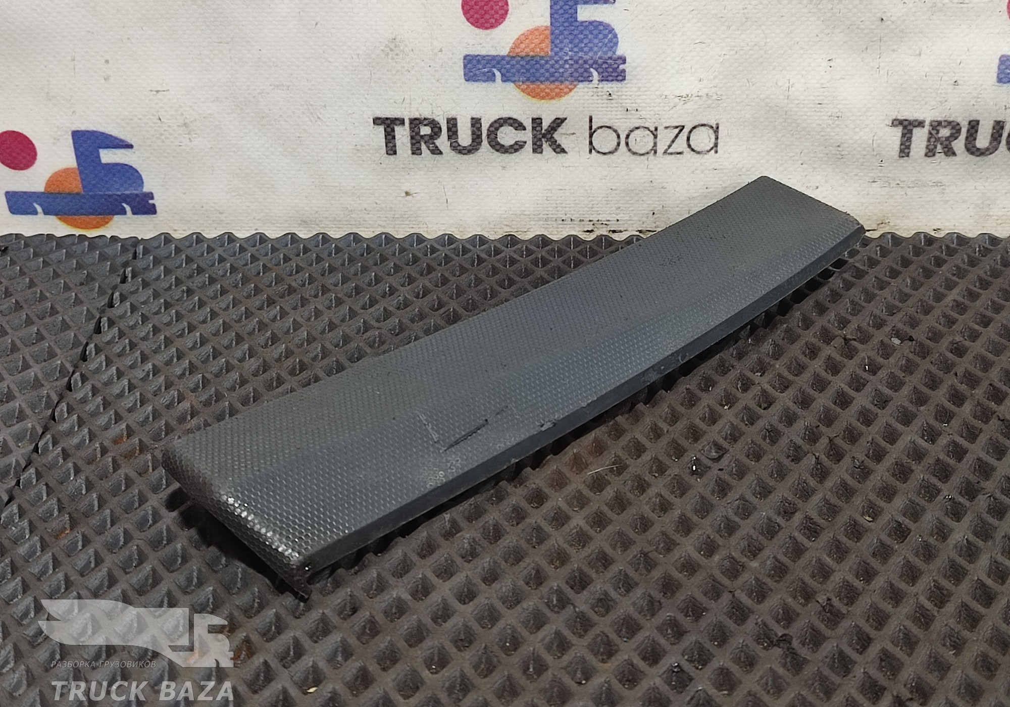 82392870 Накладка на торпедо для Renault T (с 2013)