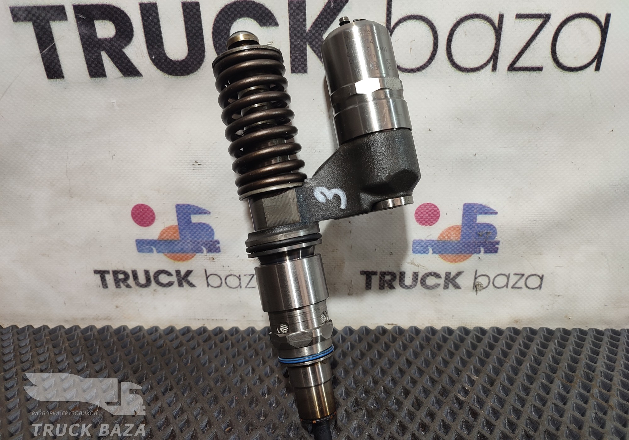 1943974 Форсунка топливная