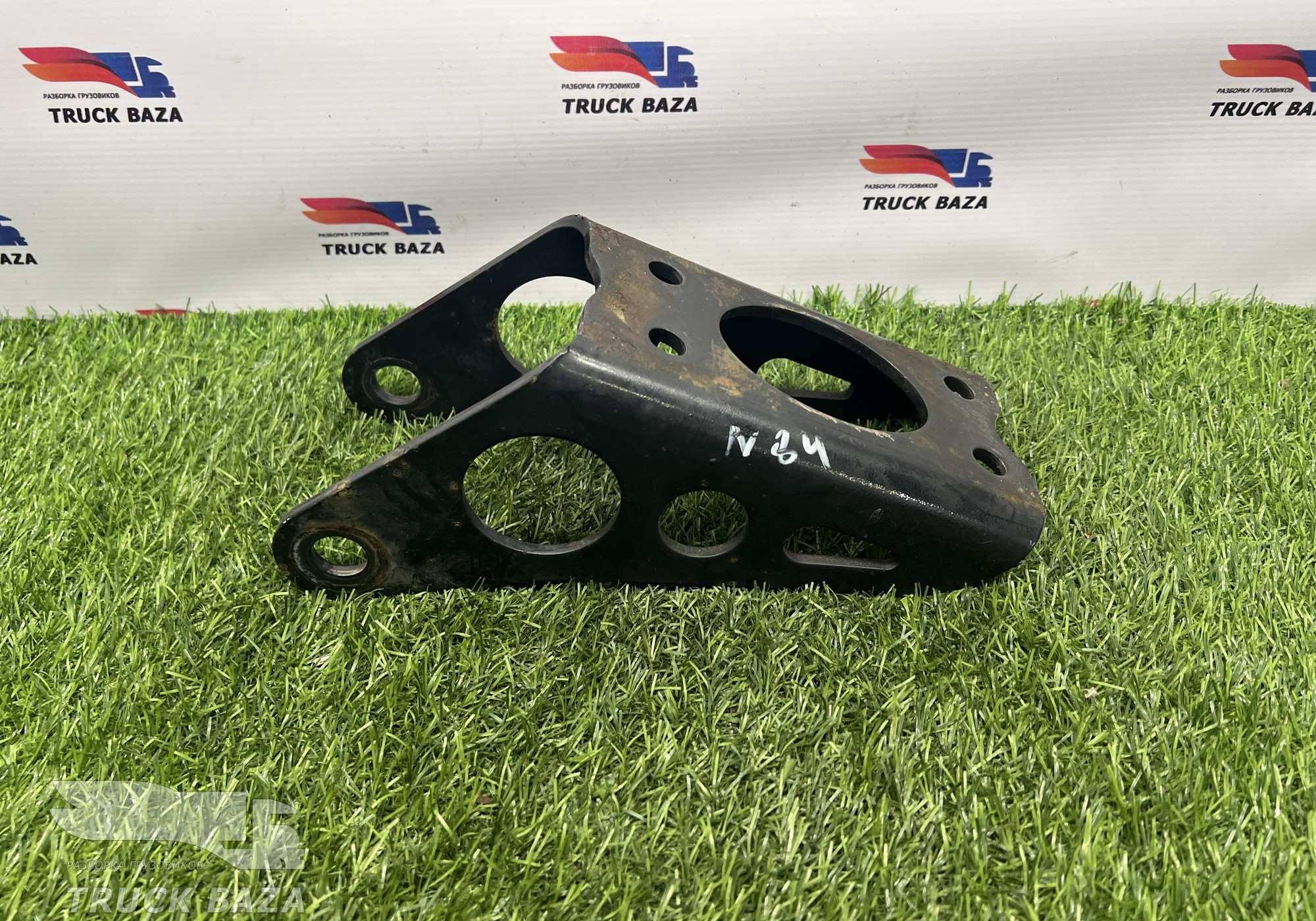 81437400195 Кронштейн амортизатора переднего