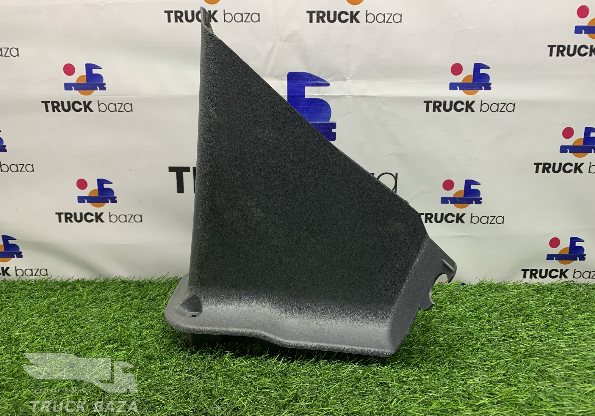 1735822 Кожух рулевой колонки нижний