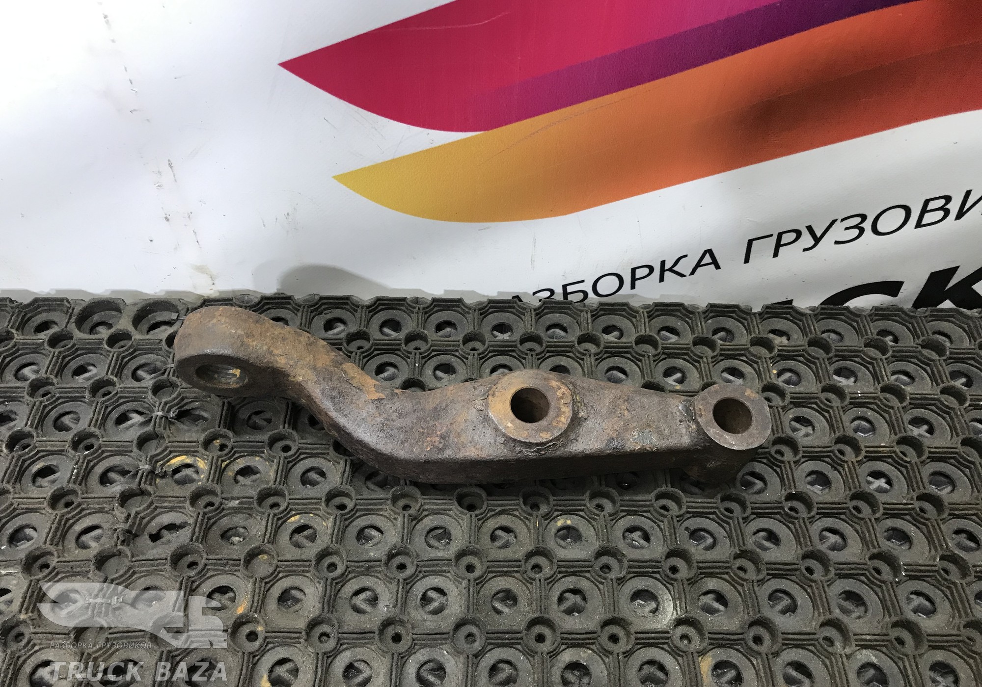 81467010375 Сошка поворотного кулака левая для Man