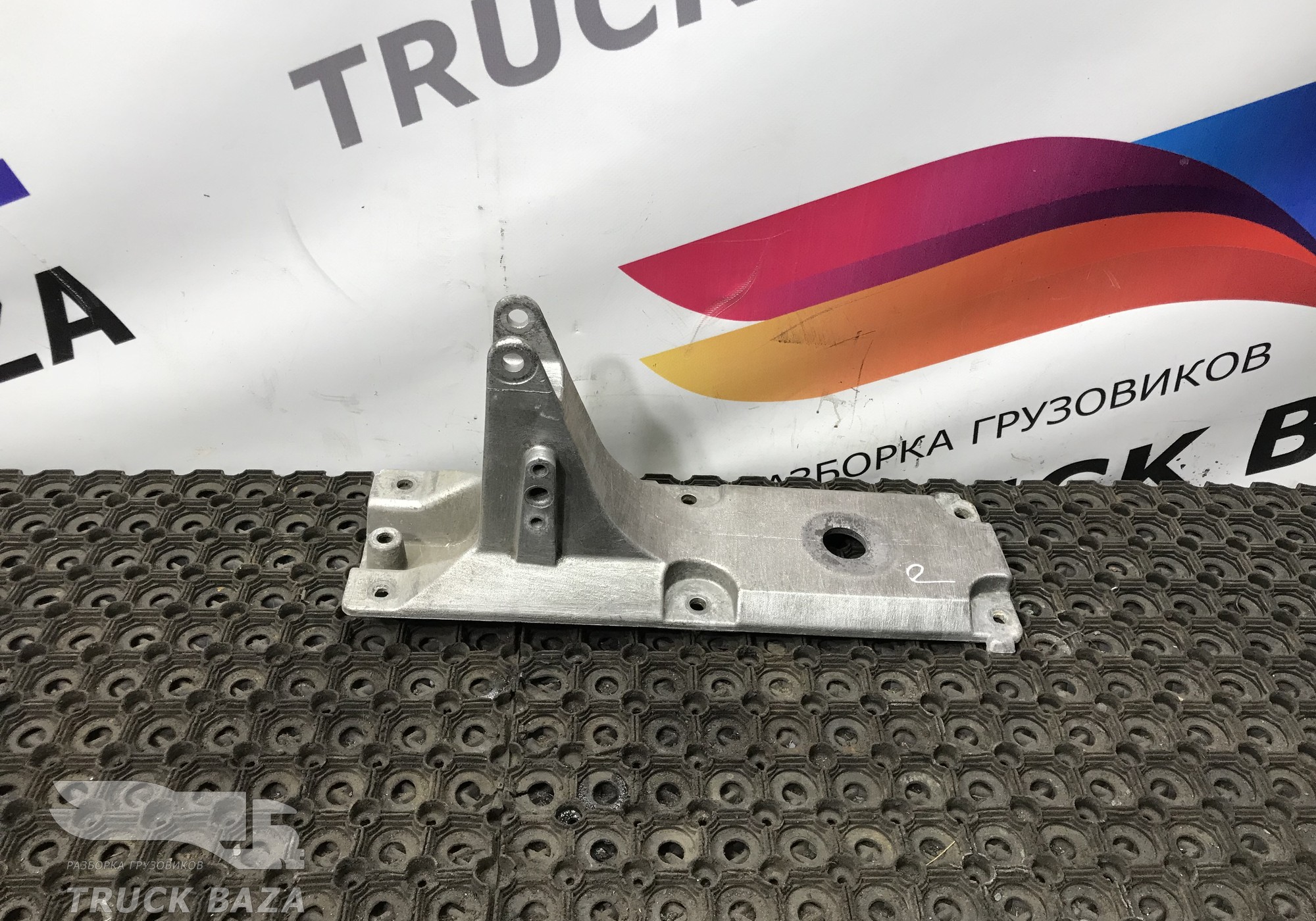 5010552180 Кронштейн кабины задний для Renault Magnum