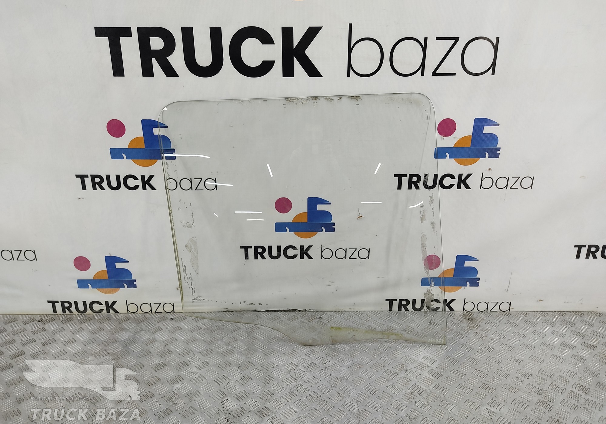 1306260 Стекло двери правой