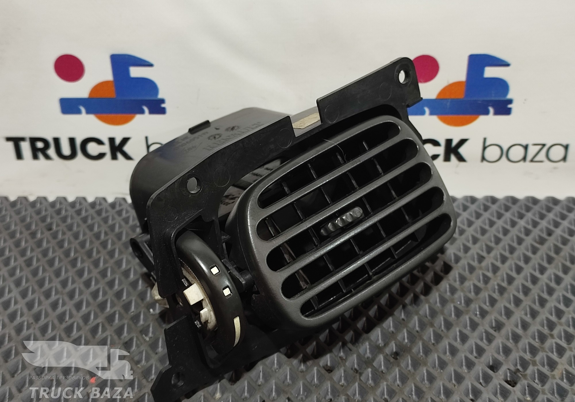 5010605119 Дефлектор воздушный левый для Renault Premium II (с 2005 по 2013)