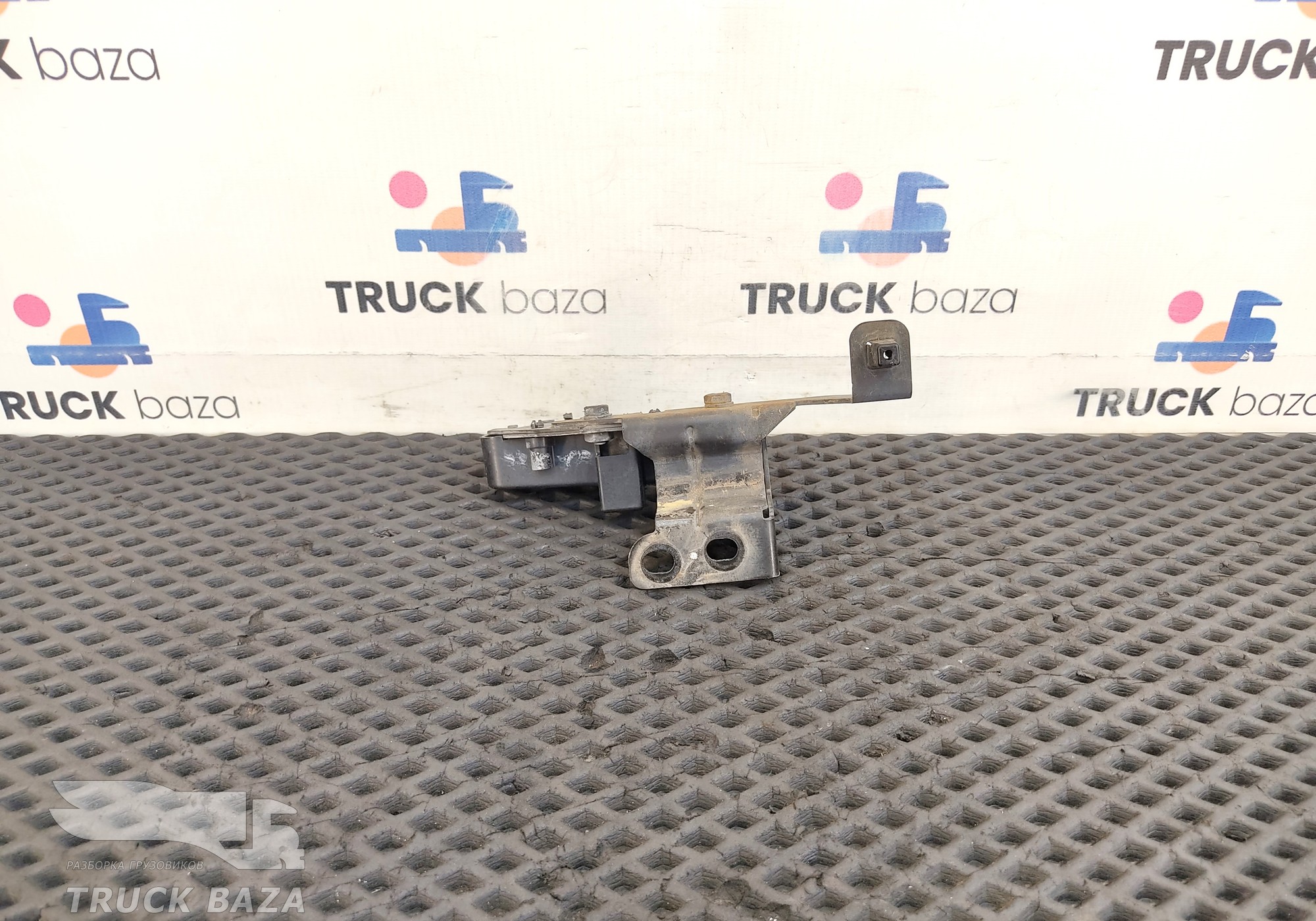 81971166081 Замок капота левый для Man TGL TG3 (с 2020)