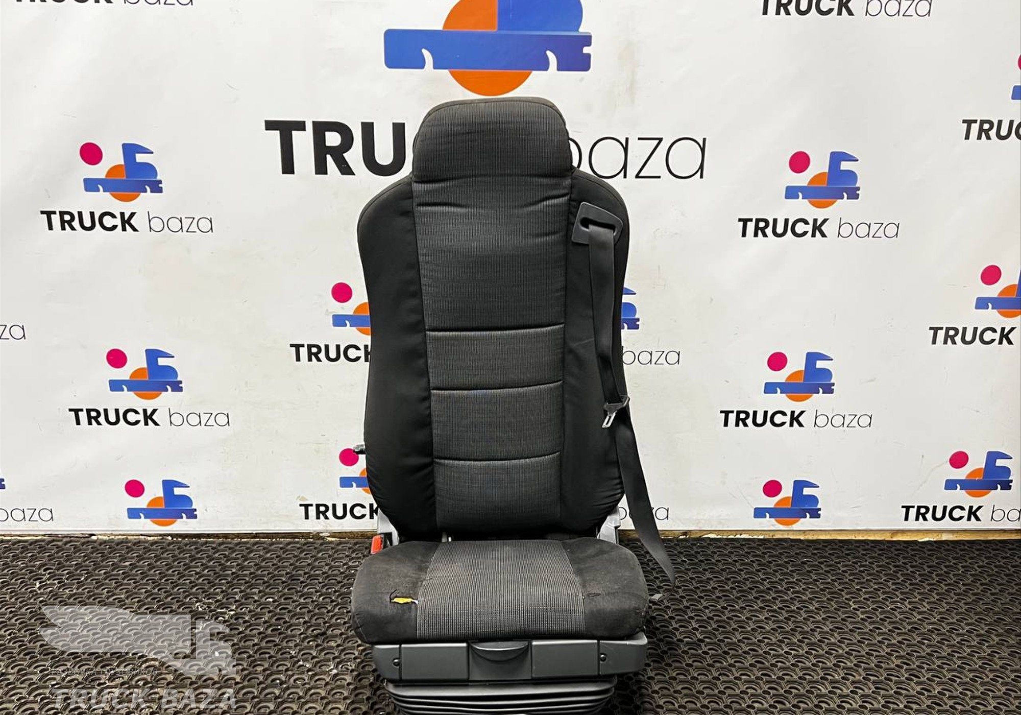 81512721 Сиденье водительское пневматическое