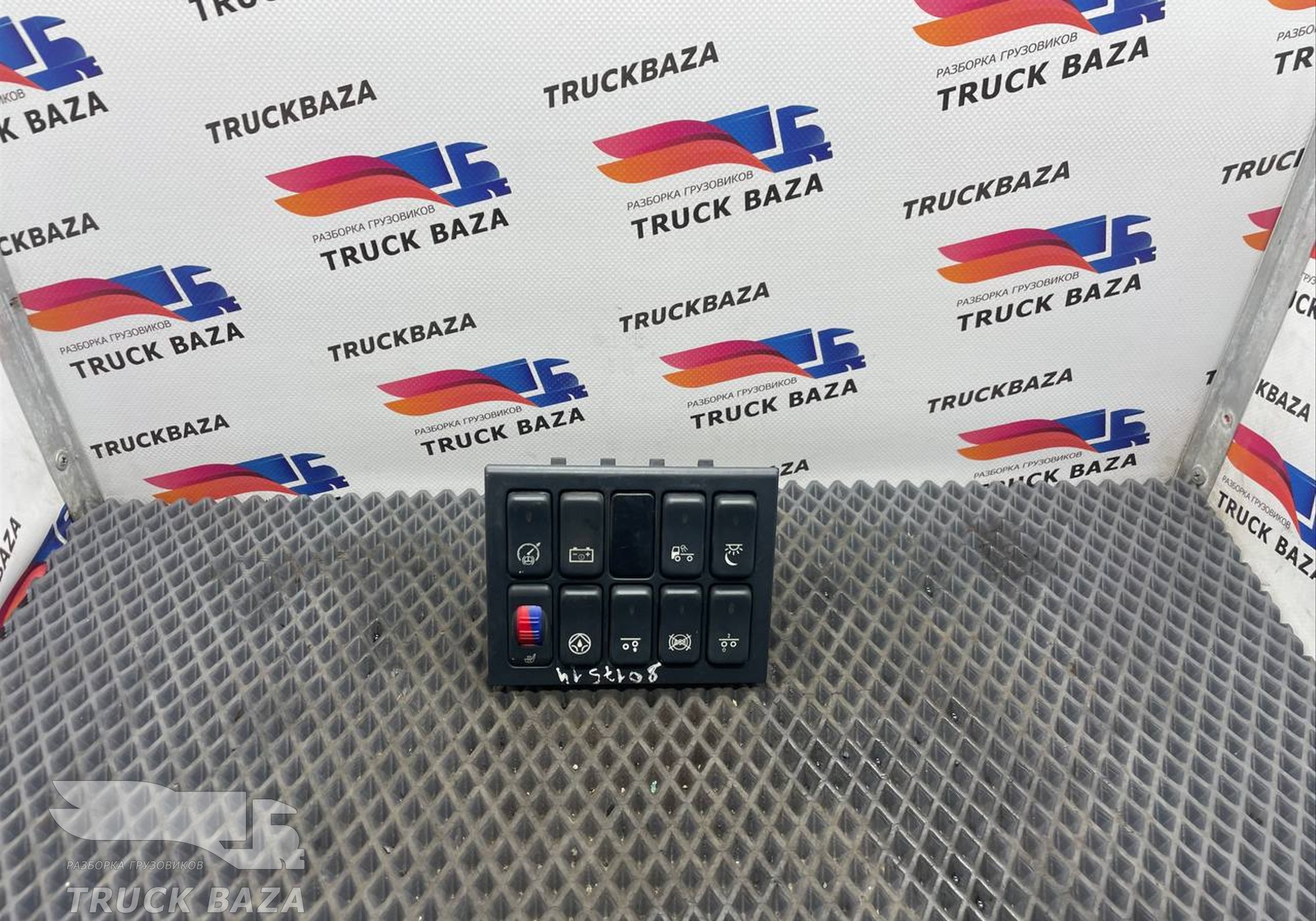 81617010243 Рамка кнопок для Man TGA (с 2000 по 2007)