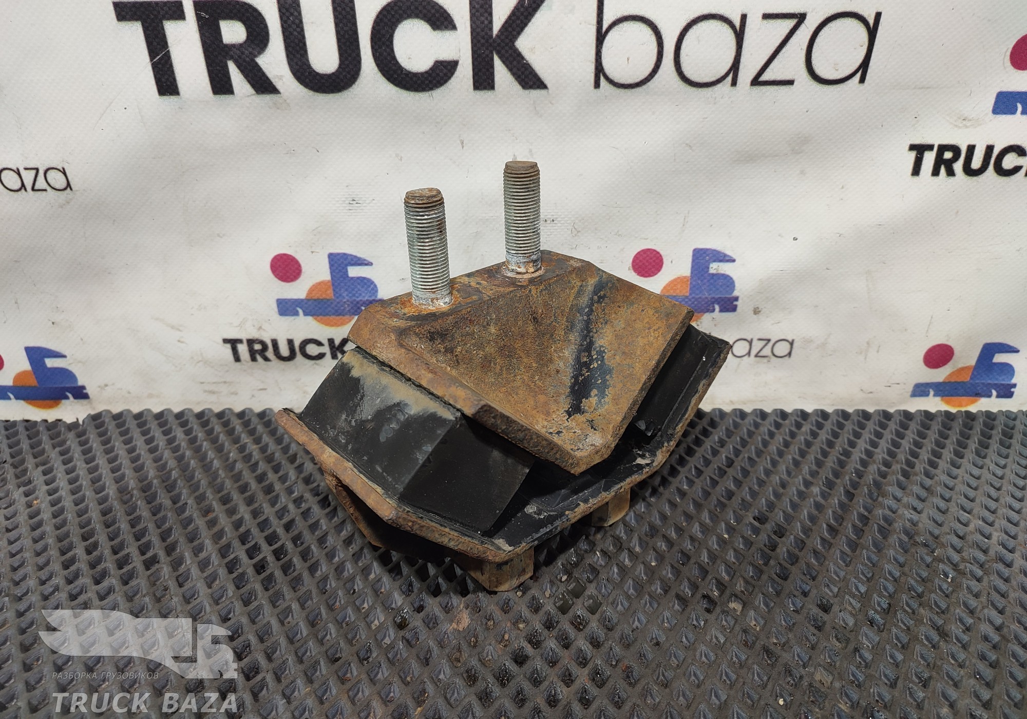 54901001353 Подушка двигателя передняя для КАМАЗ 5490 (с 2013)