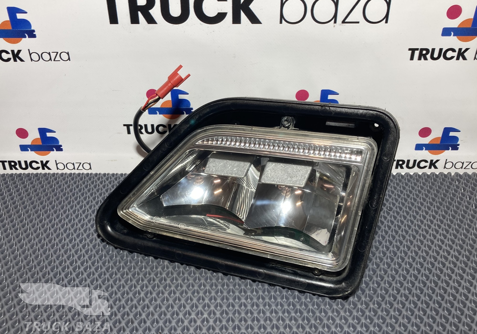 2535366 Фара противотуманная верхняя левая