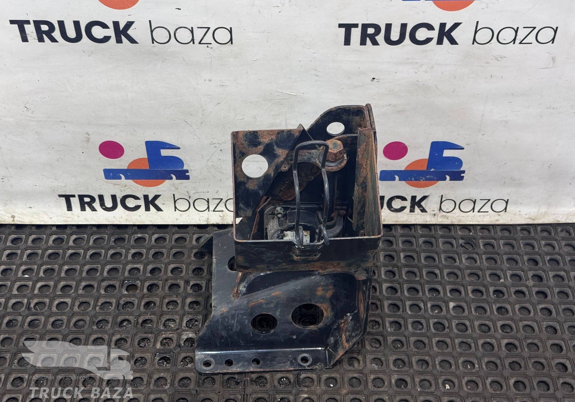 81424015344 Кронштейн запасного колеса