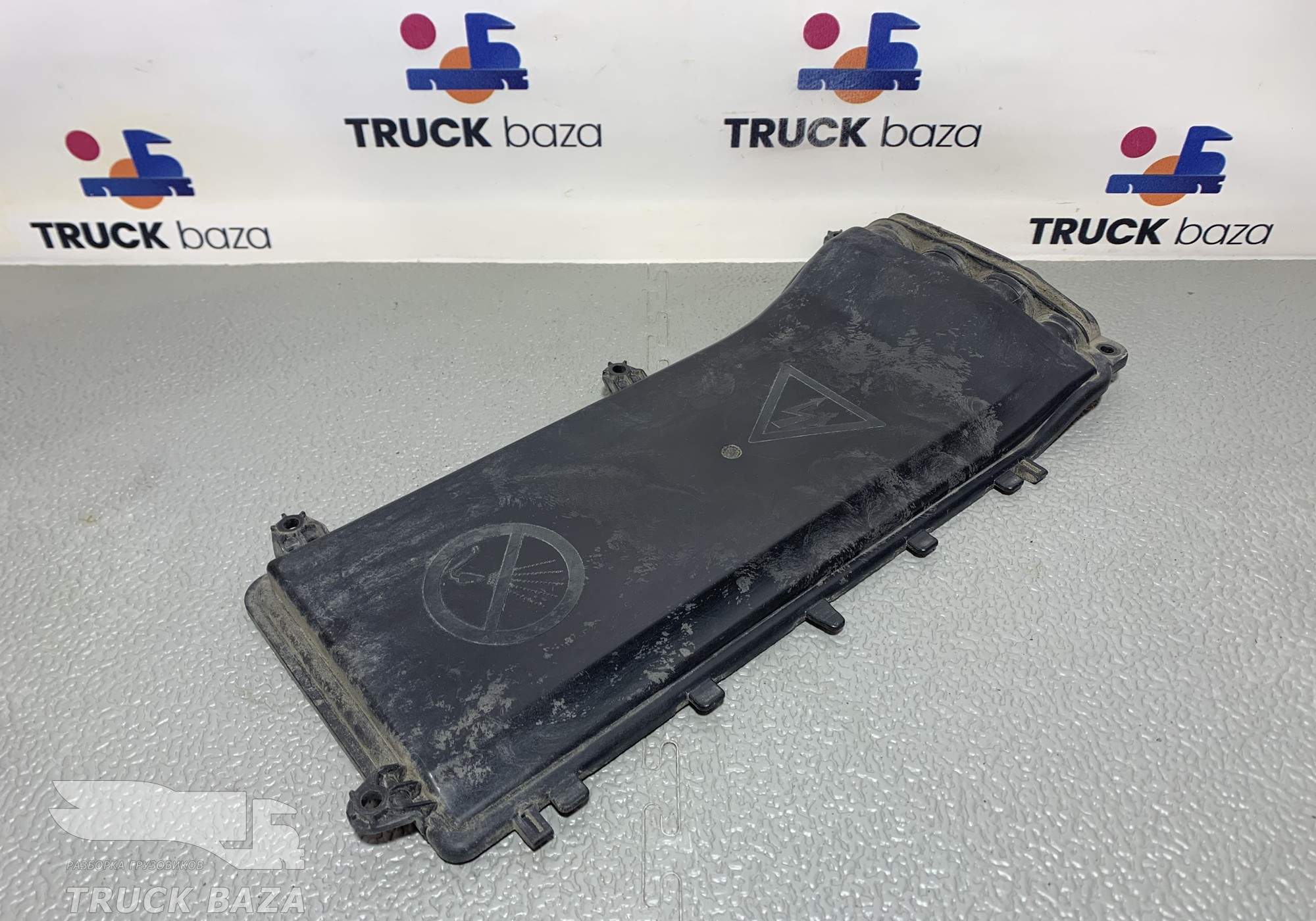 81254420123 Крышка блока предохранителей