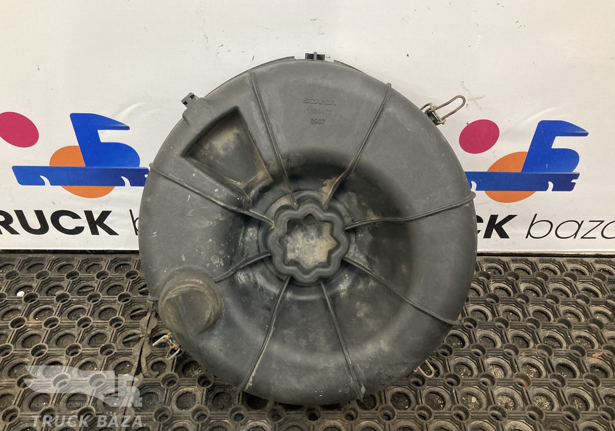 1829471 Крышка воздушного фильтра