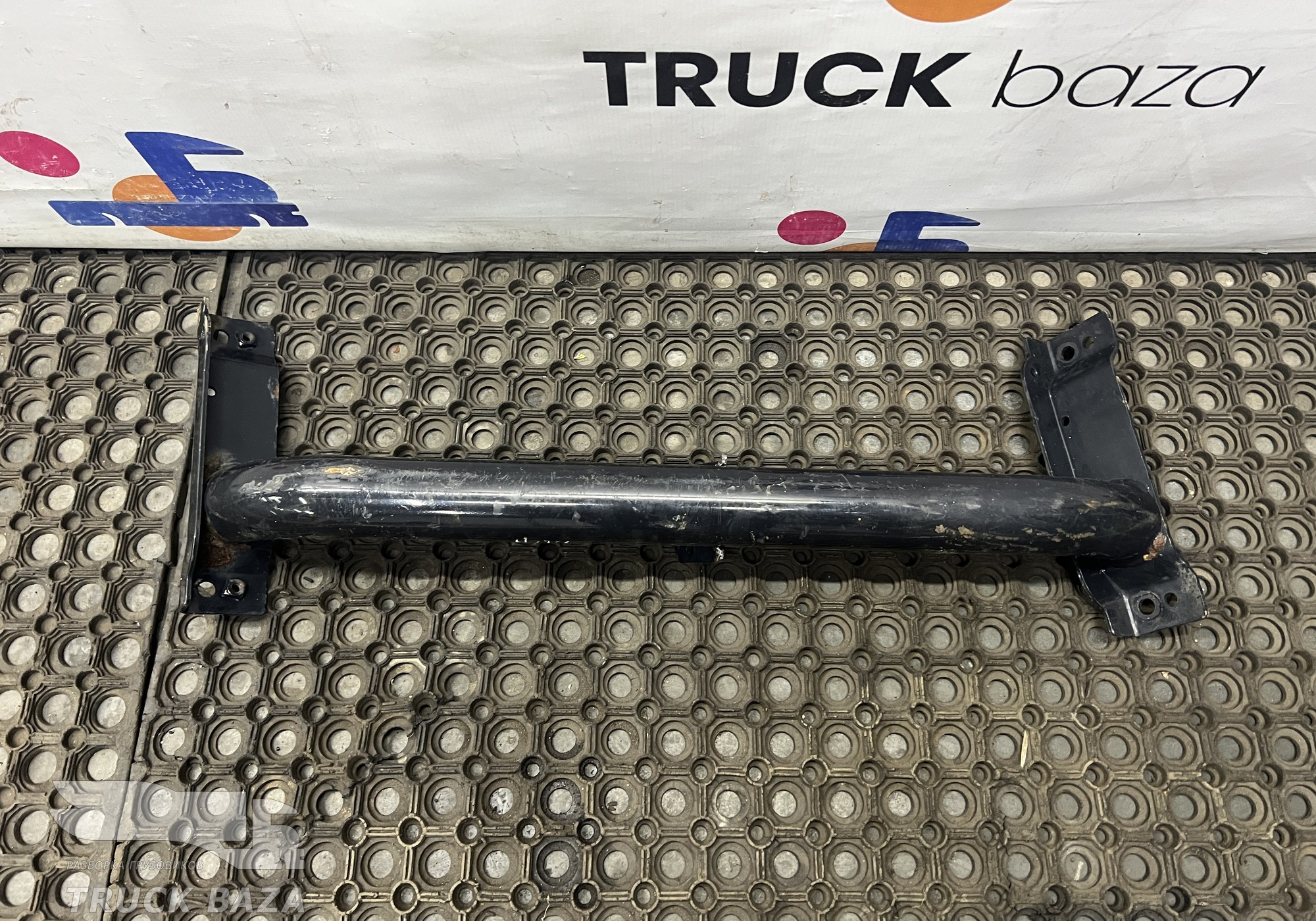 81615405078 Кронштейн корпуса подножек правый