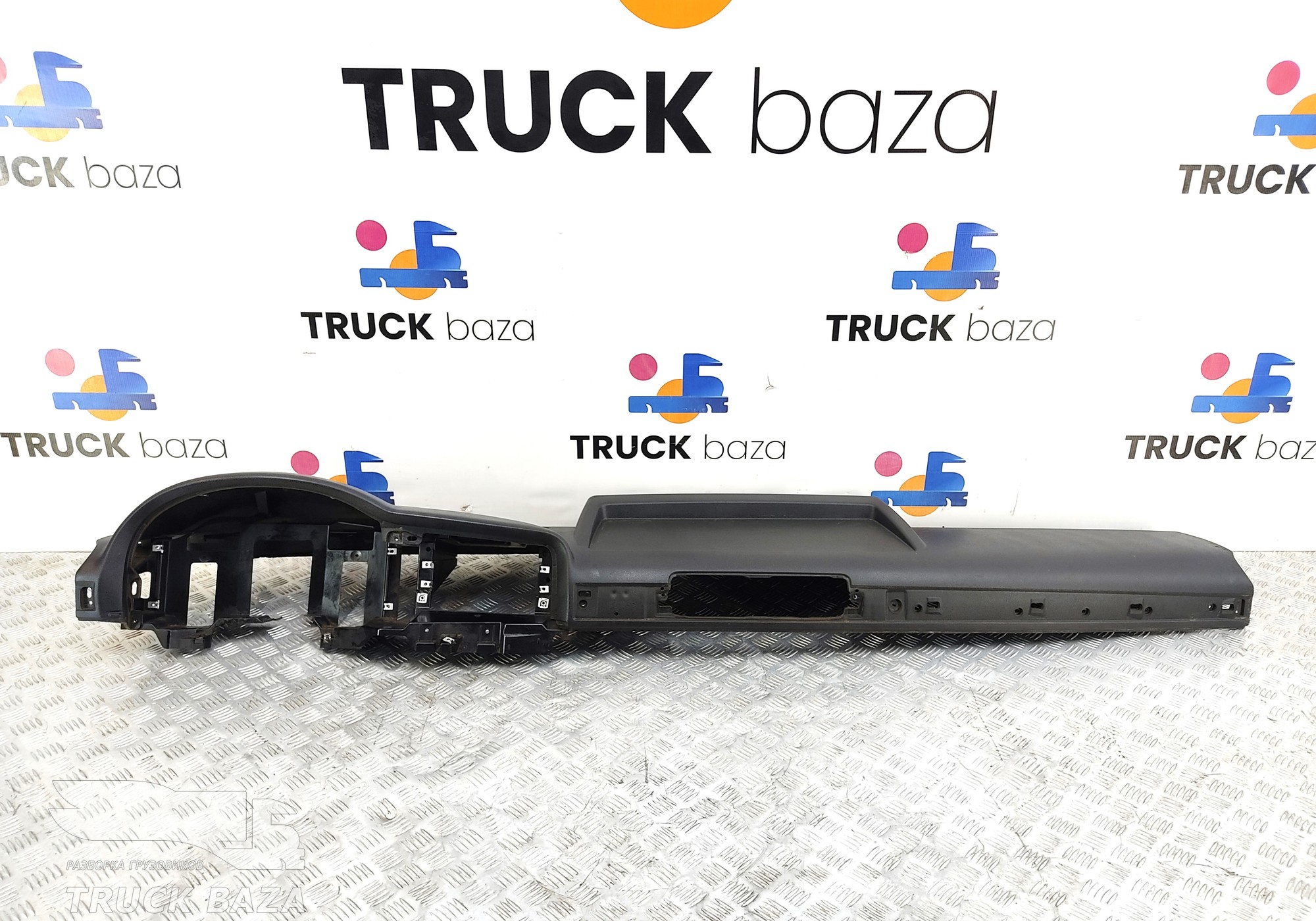 81617016361 Передняя панель салона