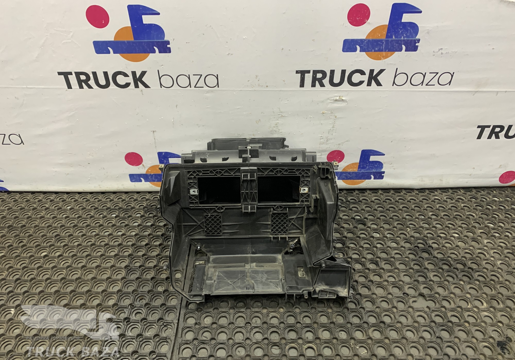 5001845979 Корпус отопителя