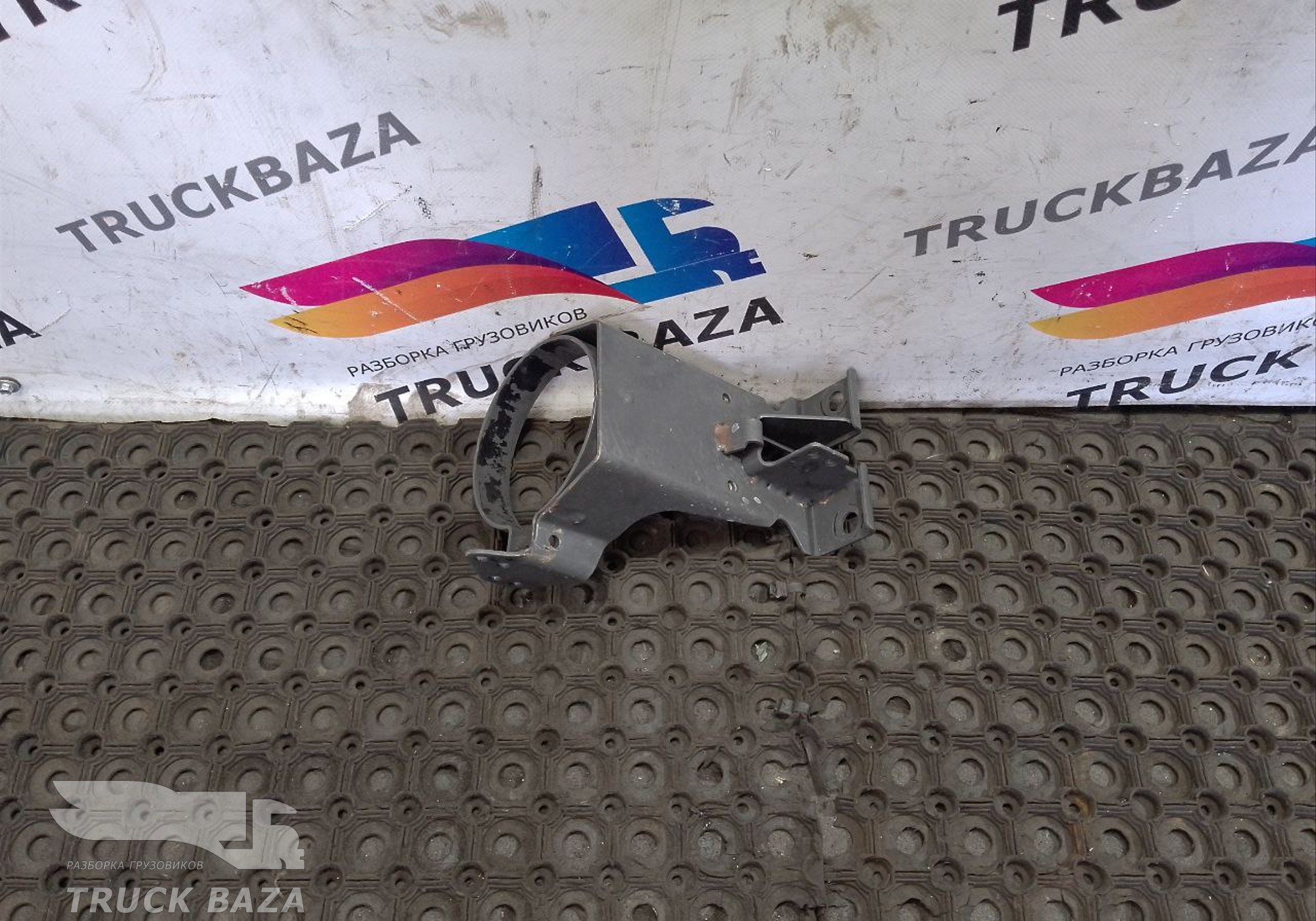 21410195 Кронштейн бачка ГУРа для Volvo FM I (с 1998 по 2001)