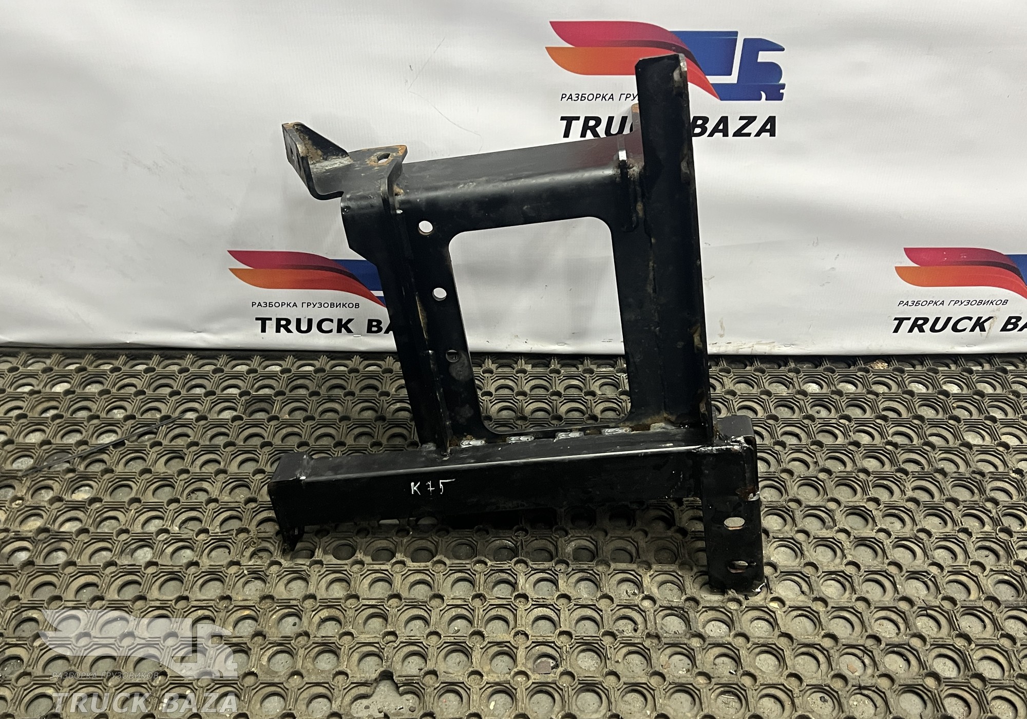 54901840503110 Кронштейн подножки левый для КАМАЗ 54901