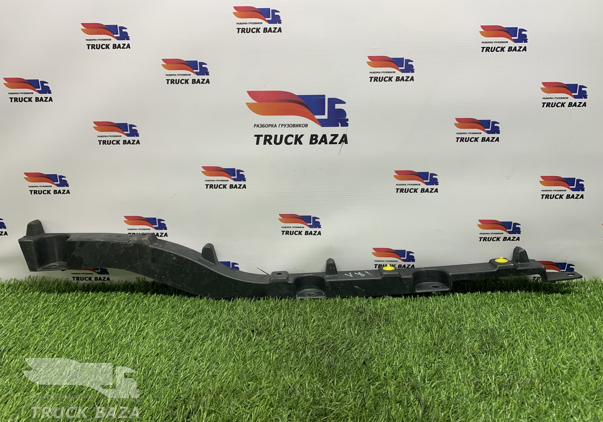 82270861 Накладка корпуса подножек правая для Volvo FH 4 (с 2012)