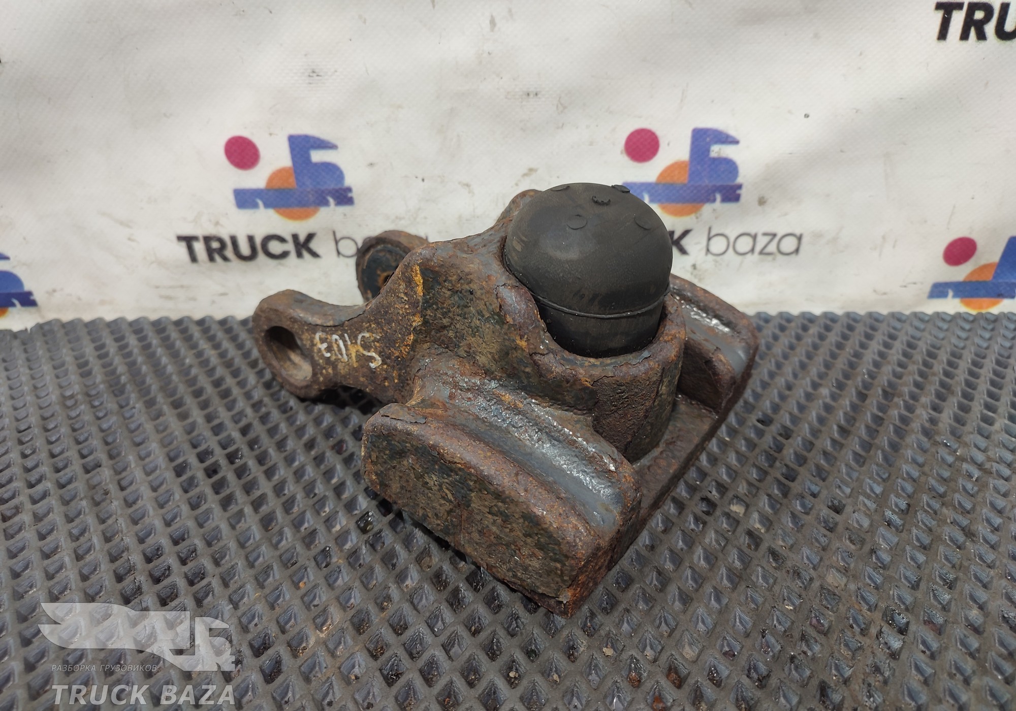 1490090 Кронштейн амортизатора переднего