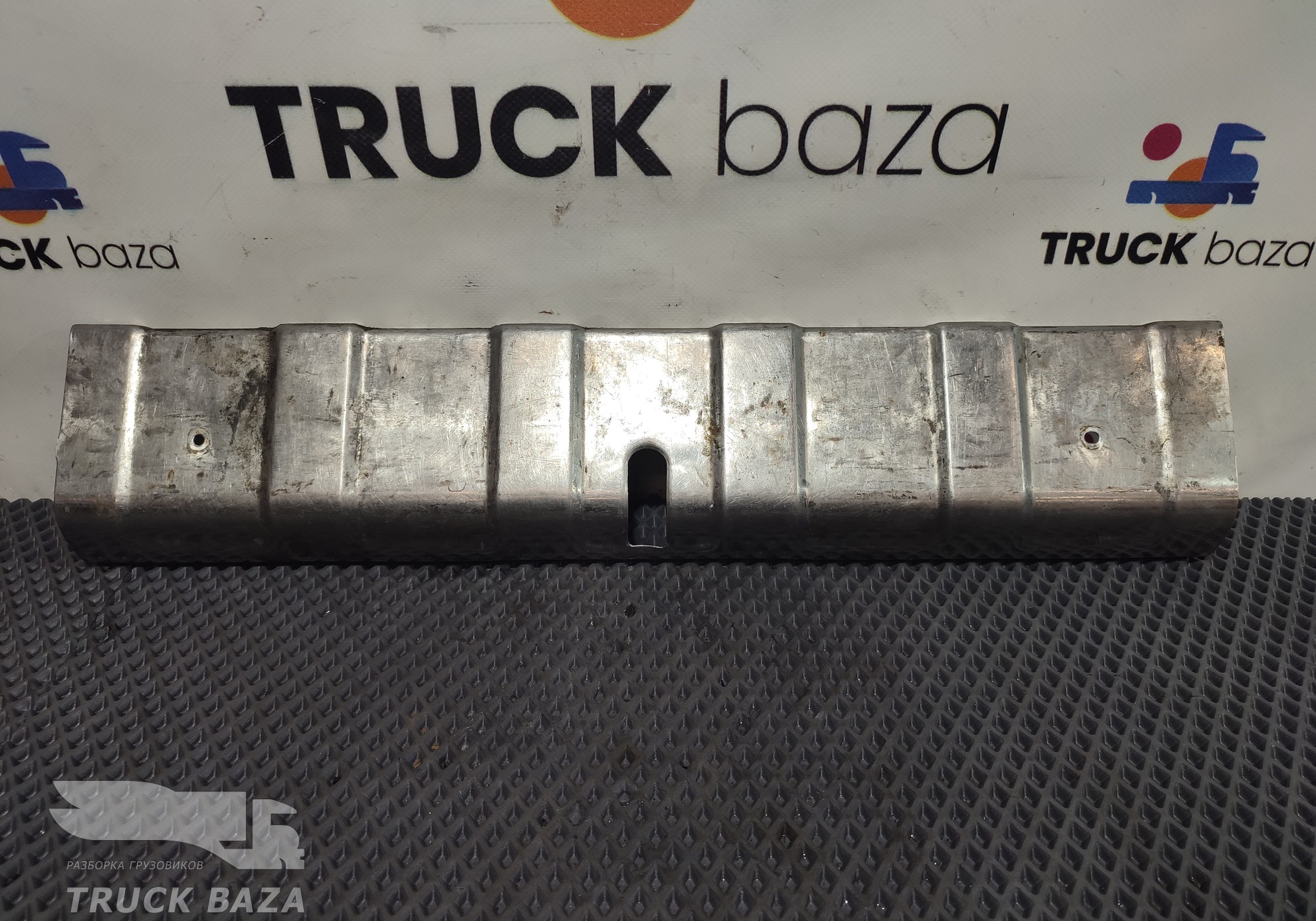 1761693 Накладка инструментального ящика