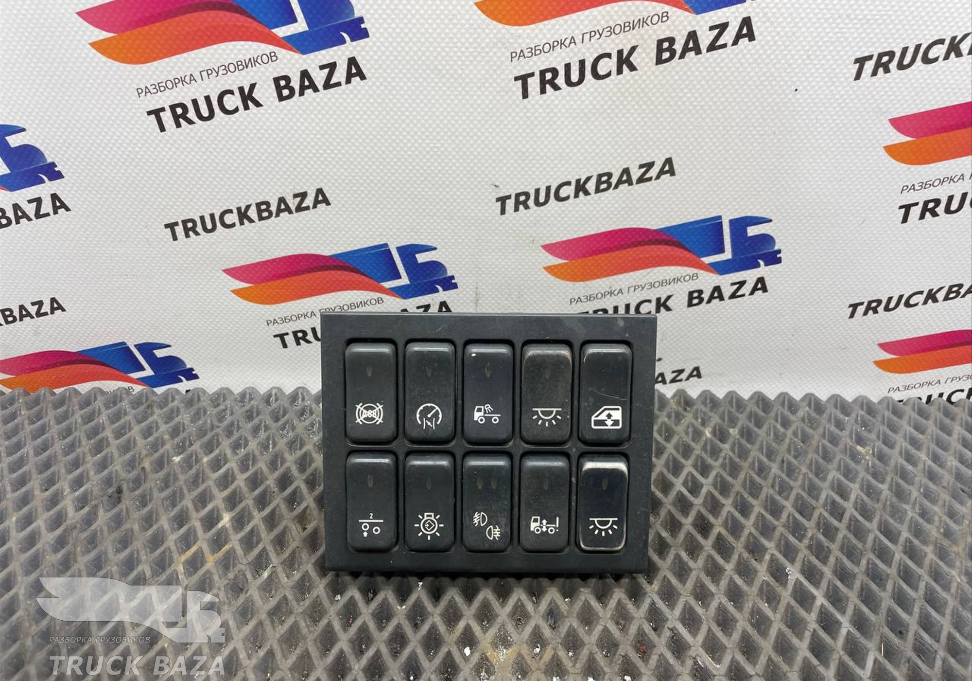 81617010243 Рамка кнопок для Man TGX TG3 (с 2020)