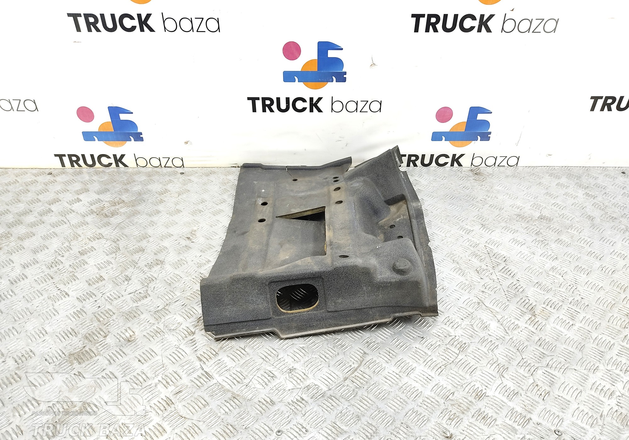 81628600868 Покрытие напольное левое для Man TGX II (с 2012)