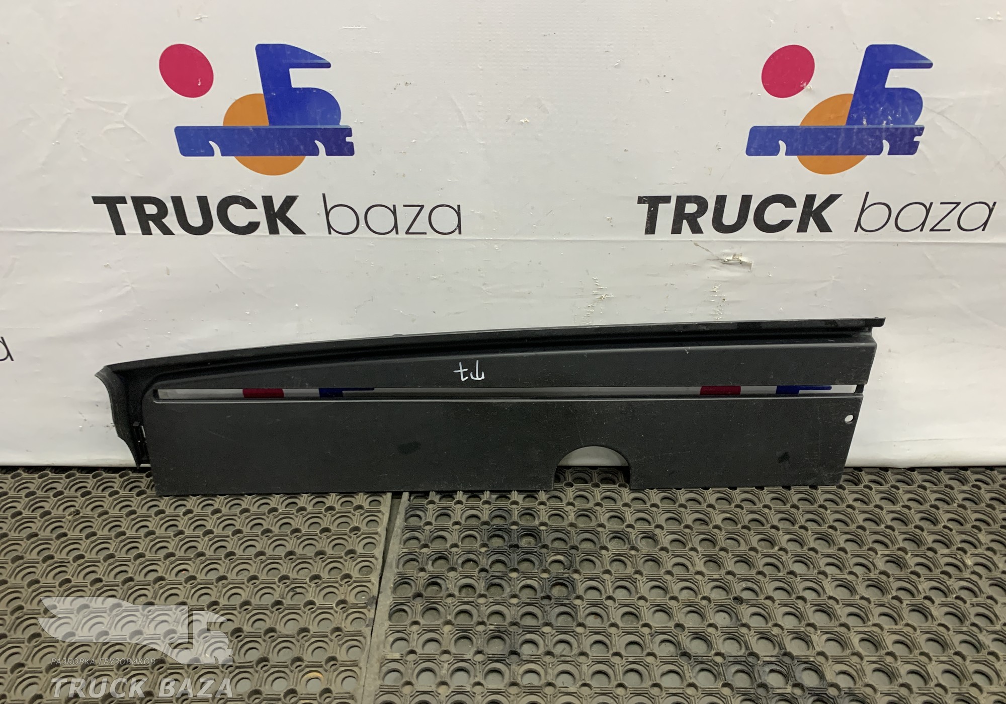 810W624300096 Накладка солнцезащитной шторки правая для Sinotruk Sitrak C7H