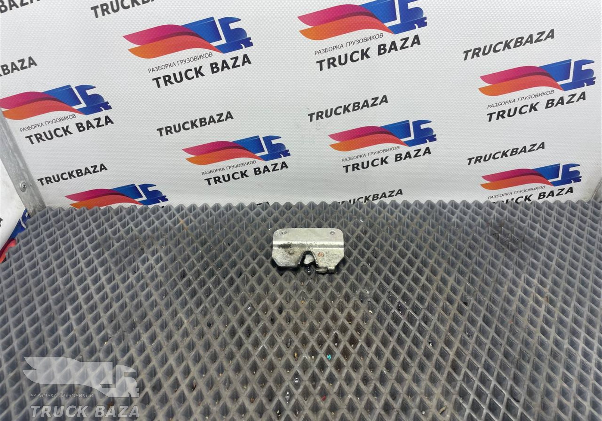 2311405 Замок инструментального ящика левый для Daf XF106 (с 2013 по 2023)