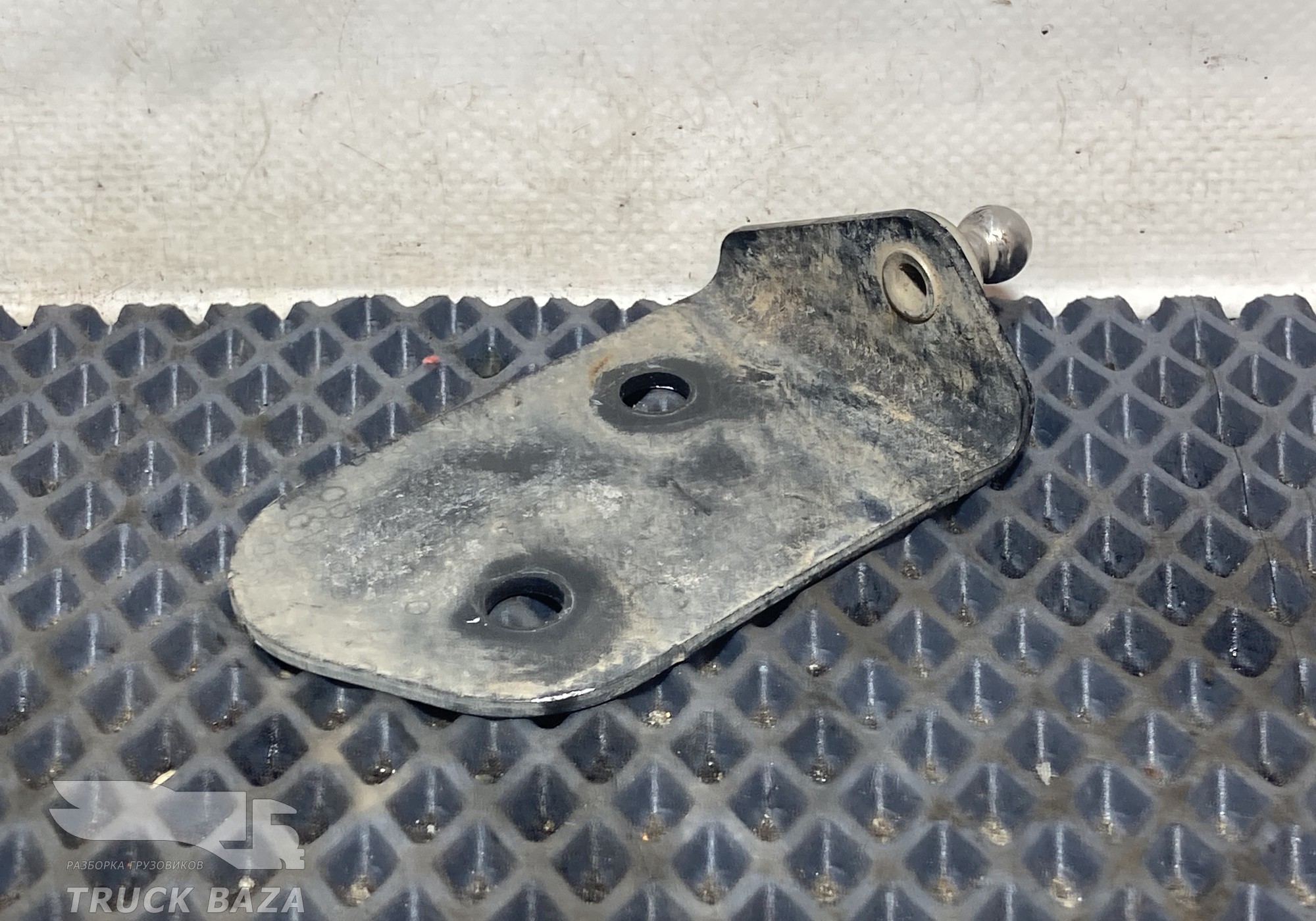 Кронштейн амортизатора капота для Daf XF105 (с 2005)