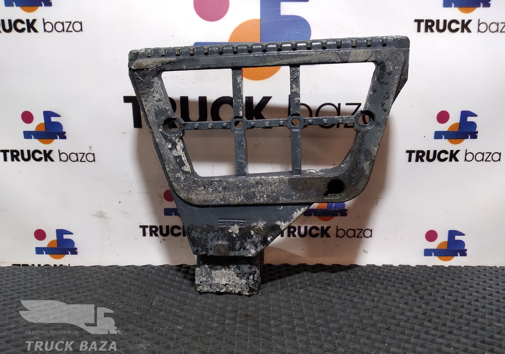 1641631 Кронштейн подножки правый для Daf XF105